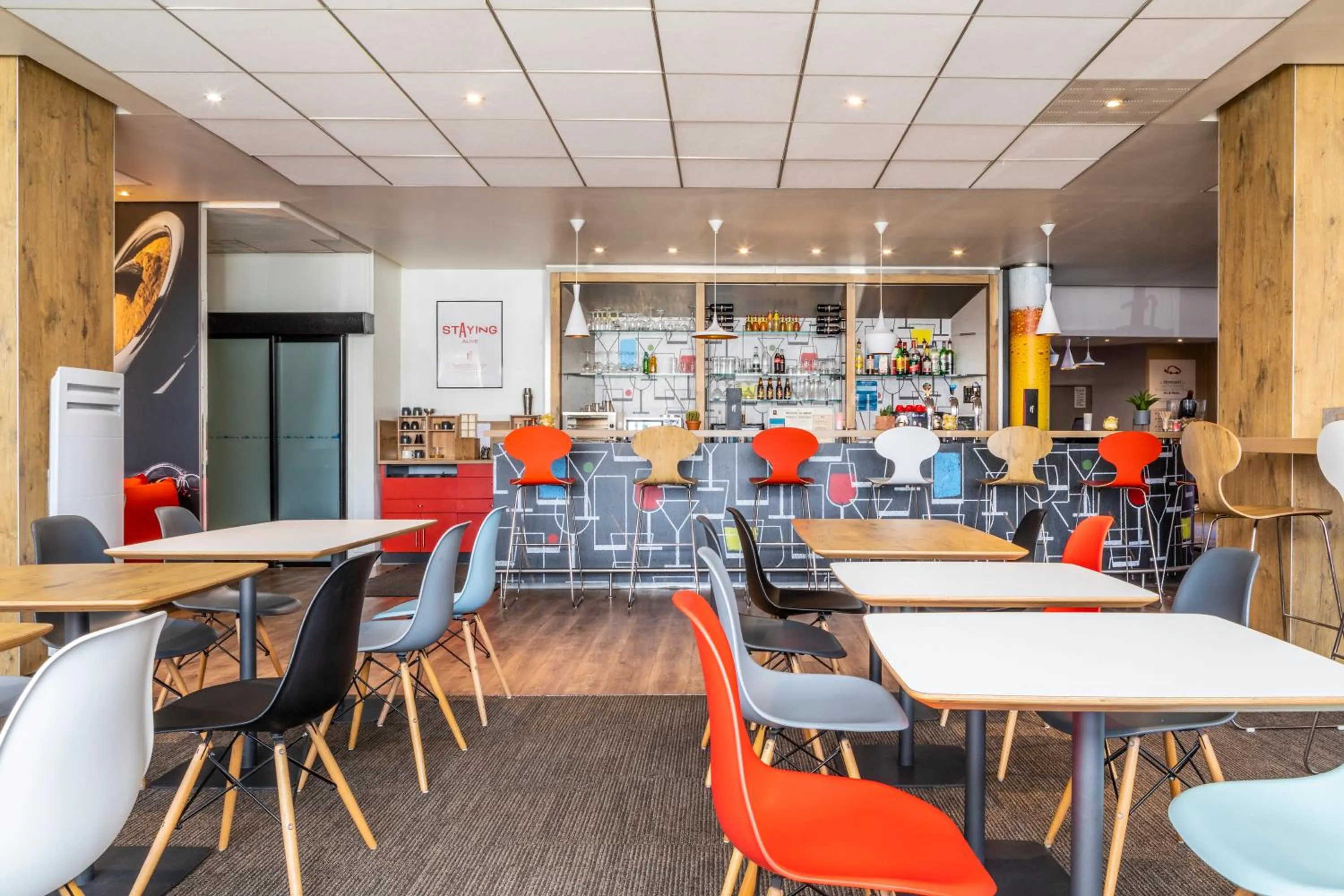 Lounge or bar in ibis Paris Creteil