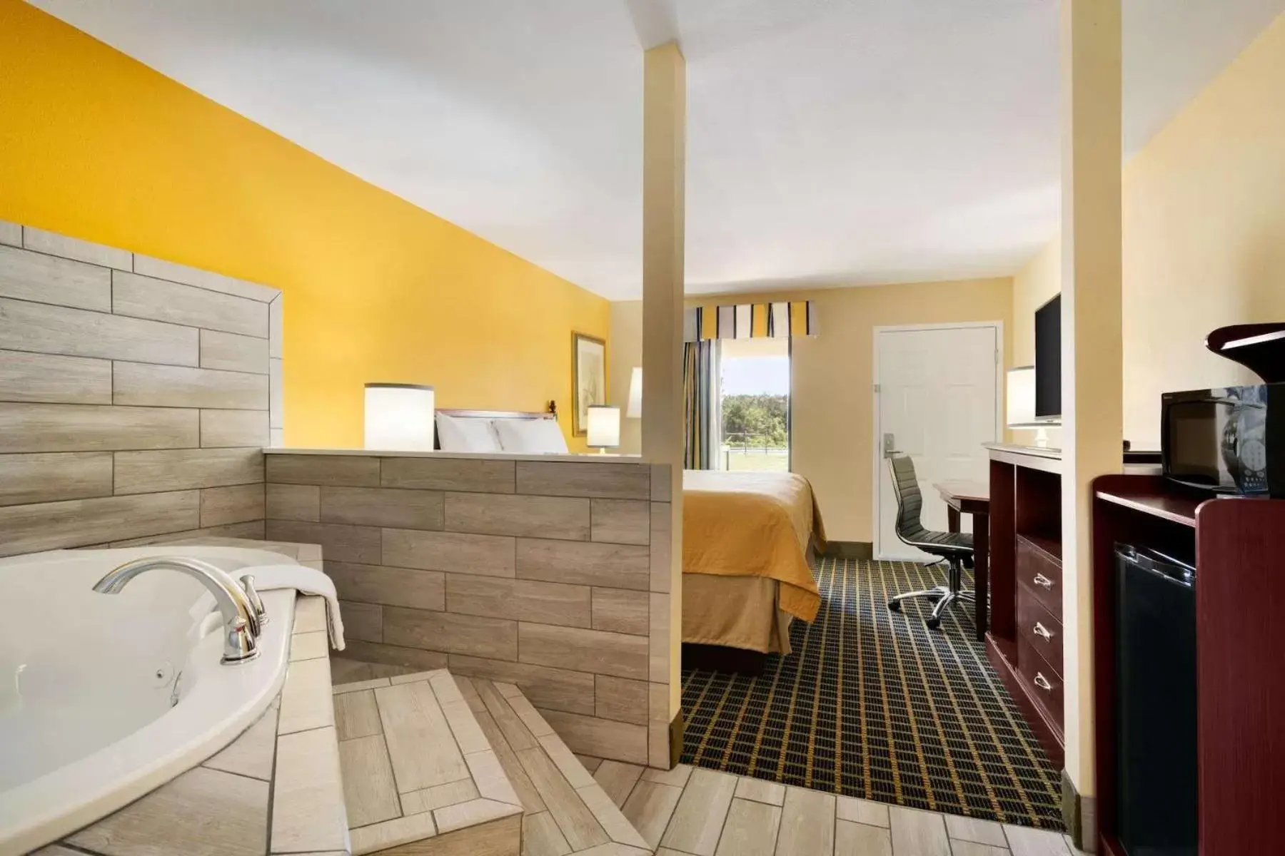 View (from property/room), Bathroom in Travelodge by Wyndham Unadilla