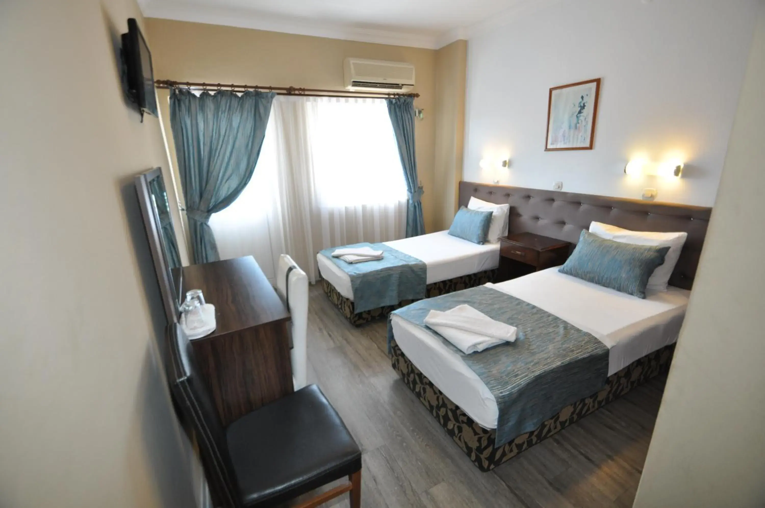 Photo of the whole room, Bed in Reis Maris Hotel