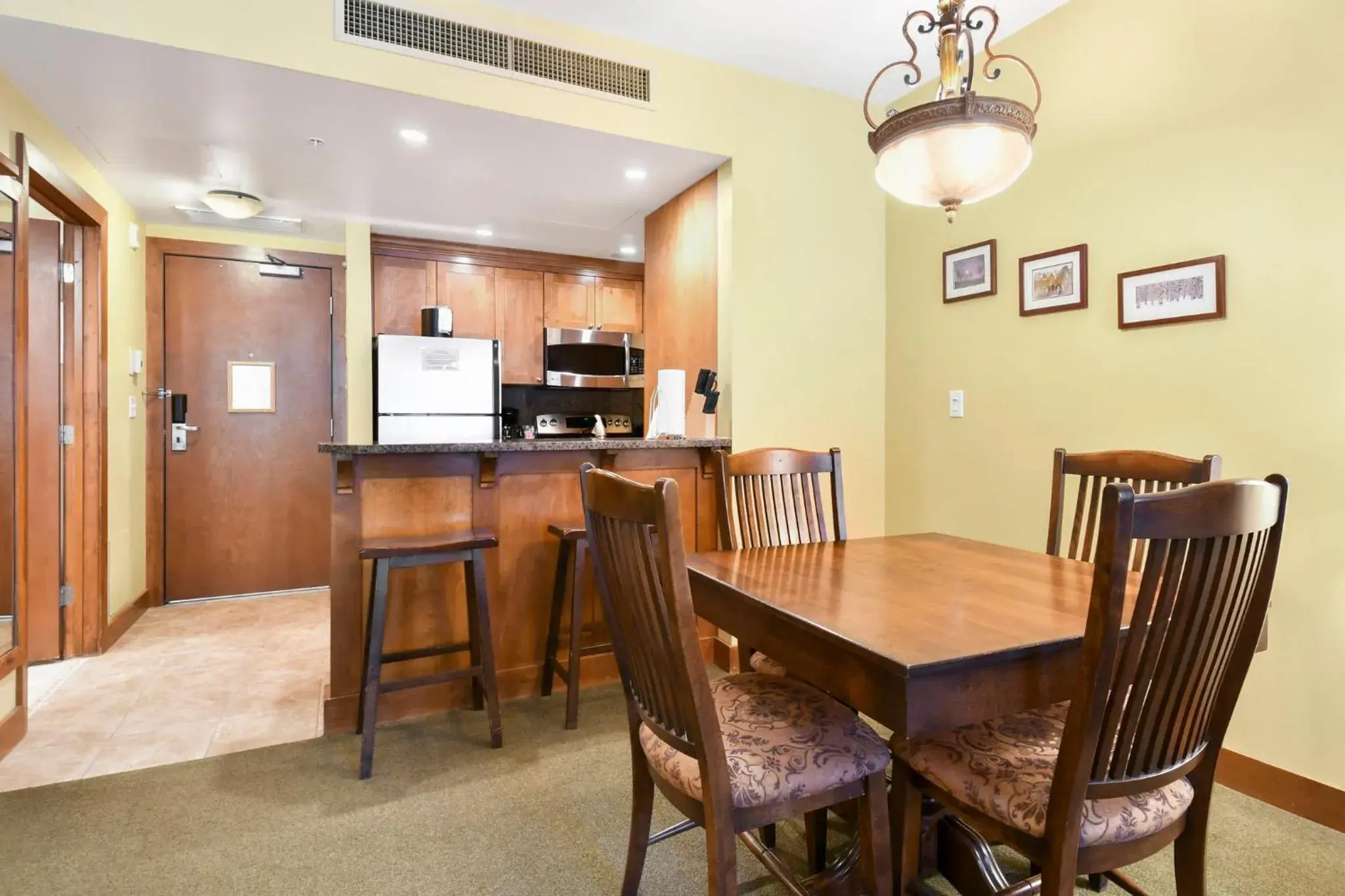 Dining Area in Sundial Lodge Park City - Canyons Village