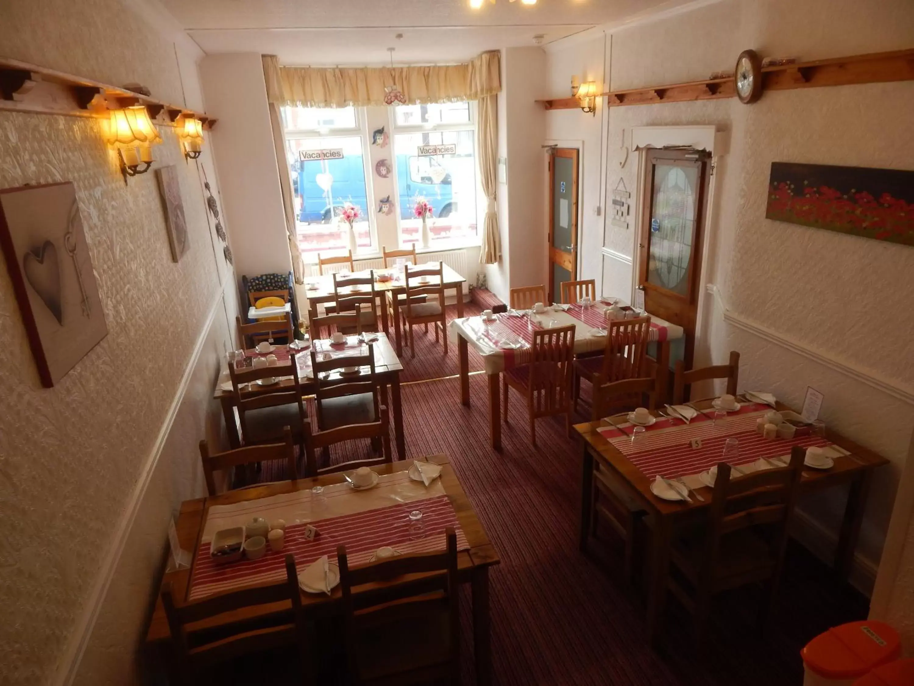 Restaurant/Places to Eat in Llanryan Guest House