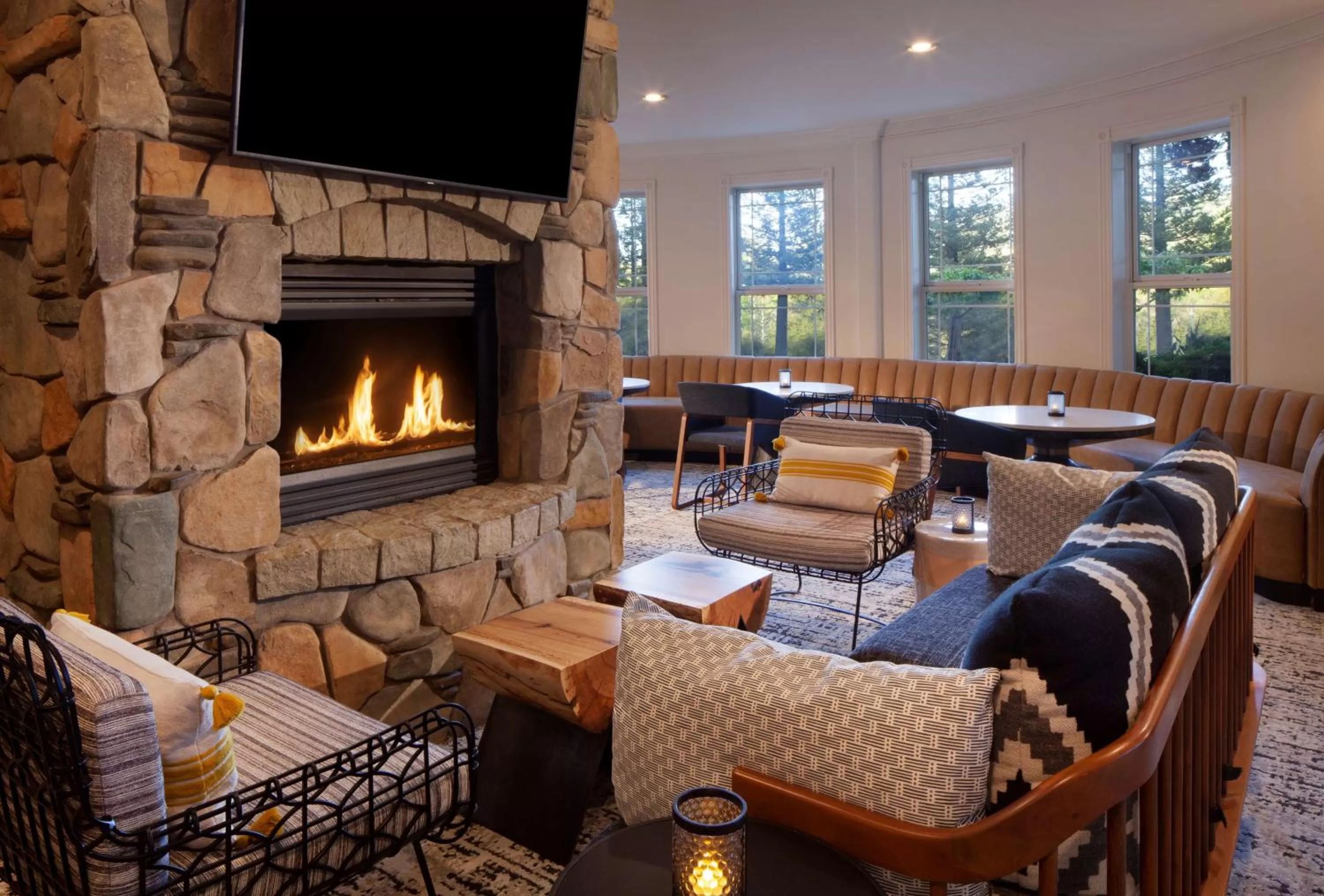 Lobby or reception in Hilton Santa Cruz Scotts Valley