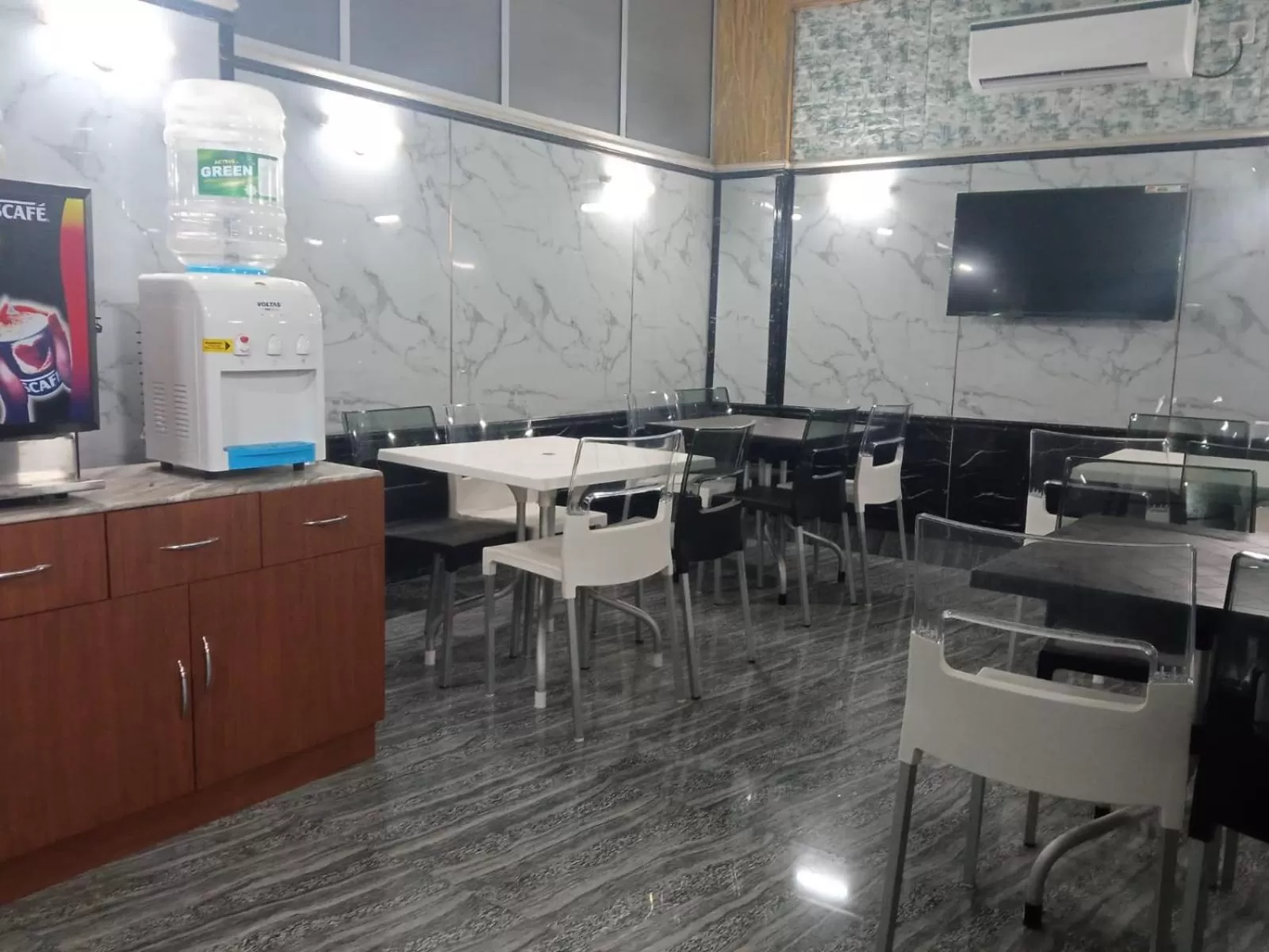 Restaurant/Places to Eat in Soukyam Hotel