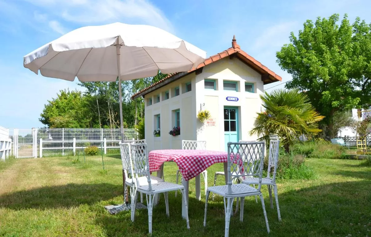 Decorative detail, Property Building in Avenue de la Gare