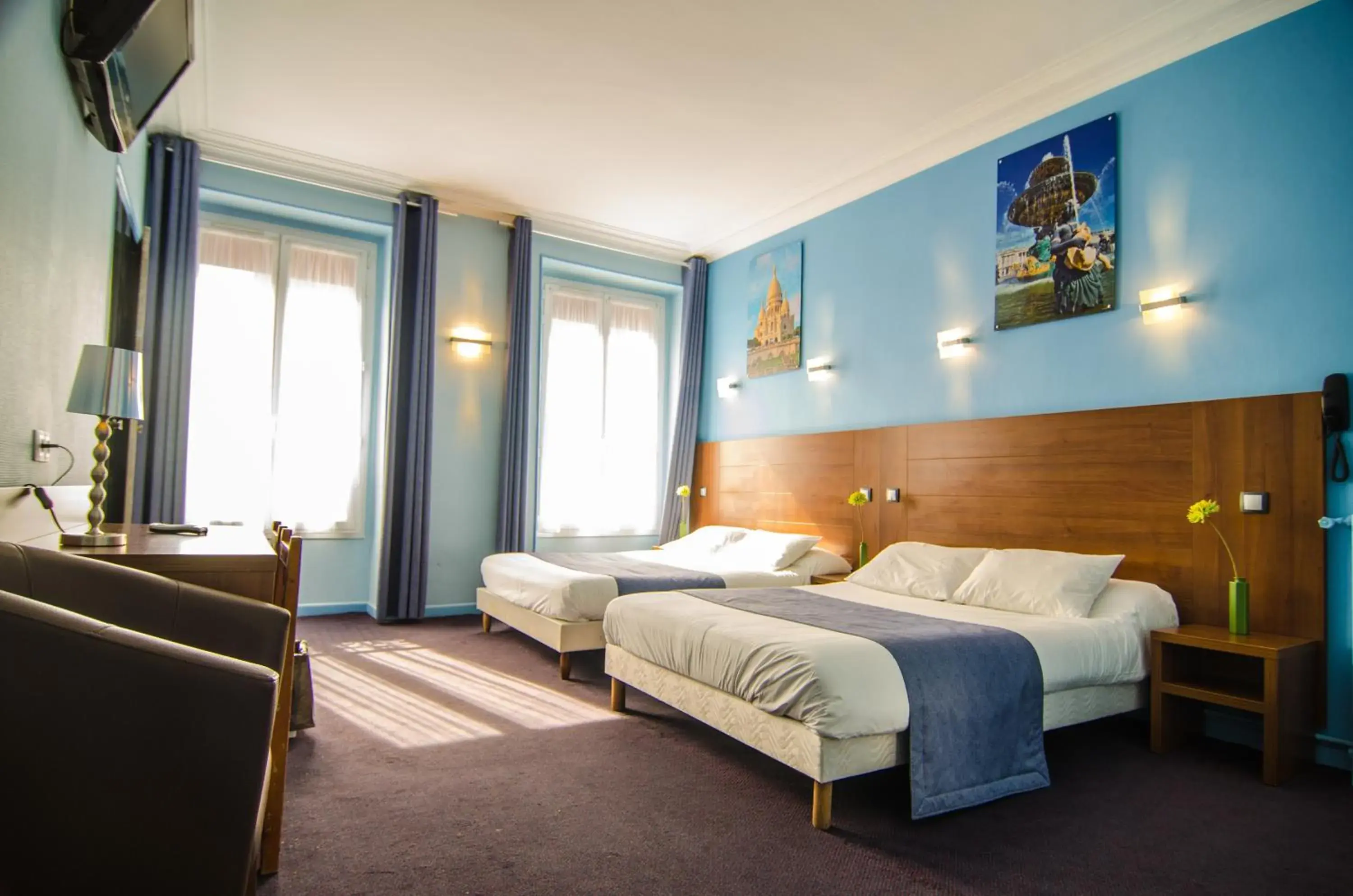 Photo of the whole room, Bed in Hotel Paris Bruxelles