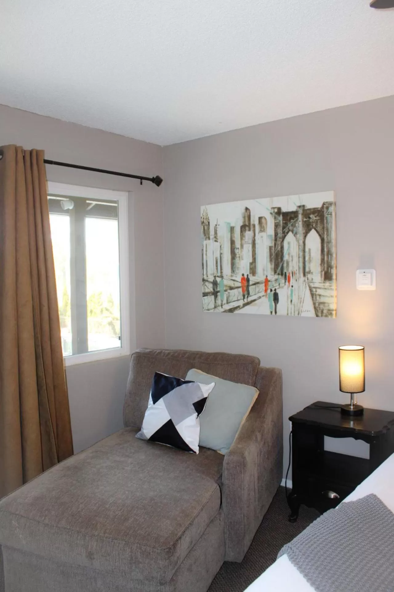 Seating area, Bed in The Alder Inn