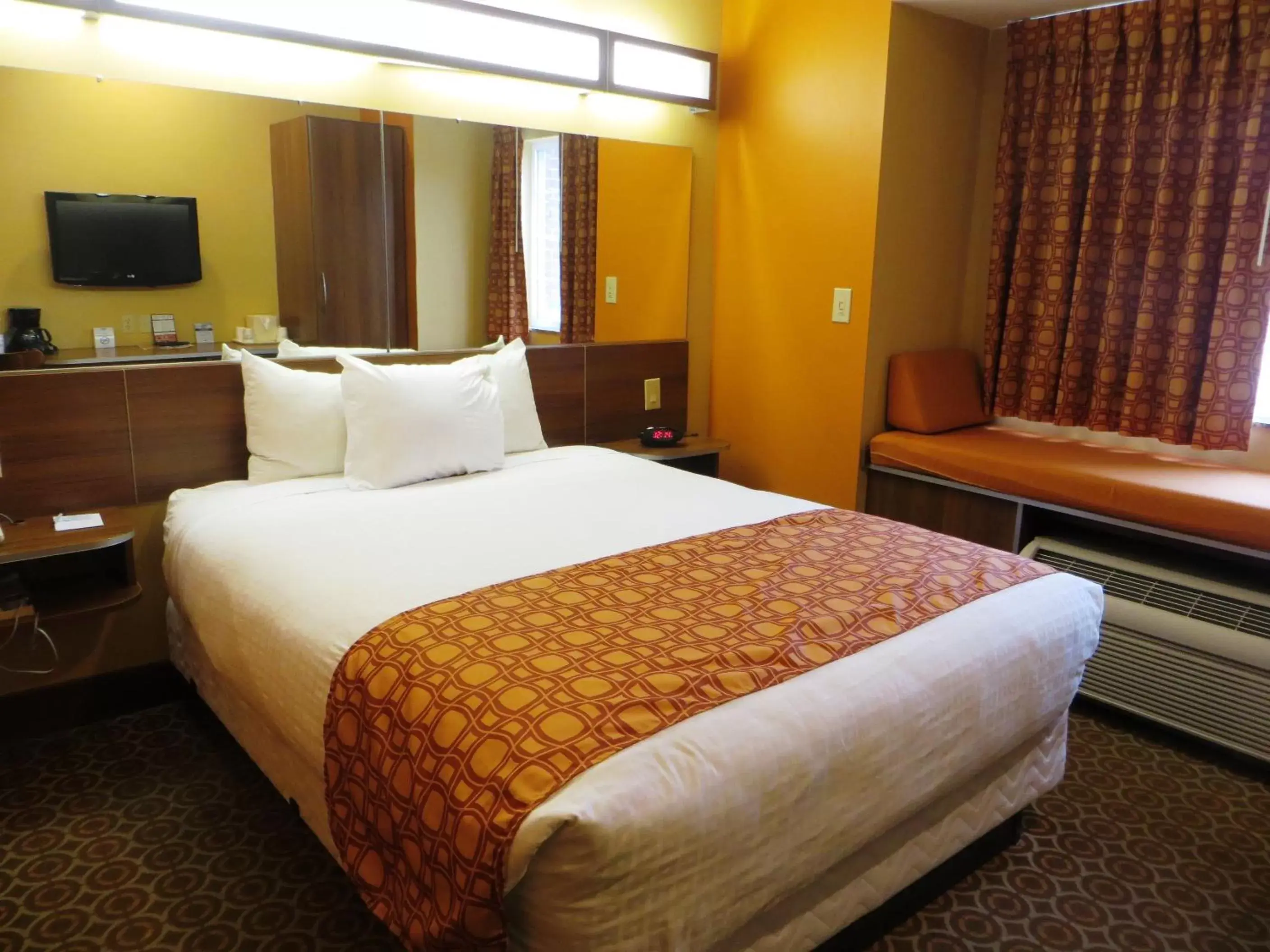 Deluxe Studio Suite with a Queen Bed, Non-Smoking in Microtel by Wyndham South Bend Notre Dame University