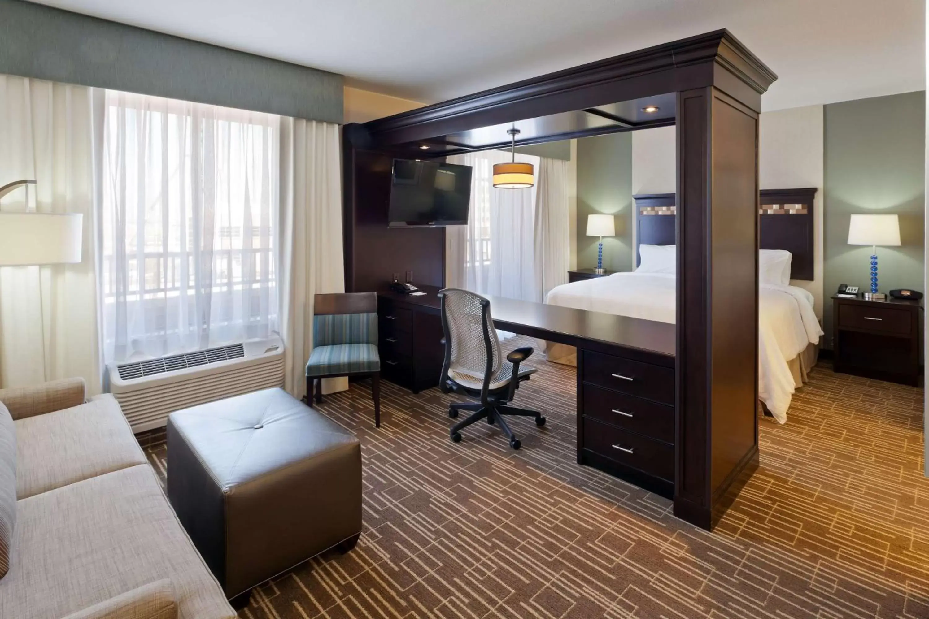 Living room, Seating Area in Hampton Inn & Suites Denver Airport / Gateway Park