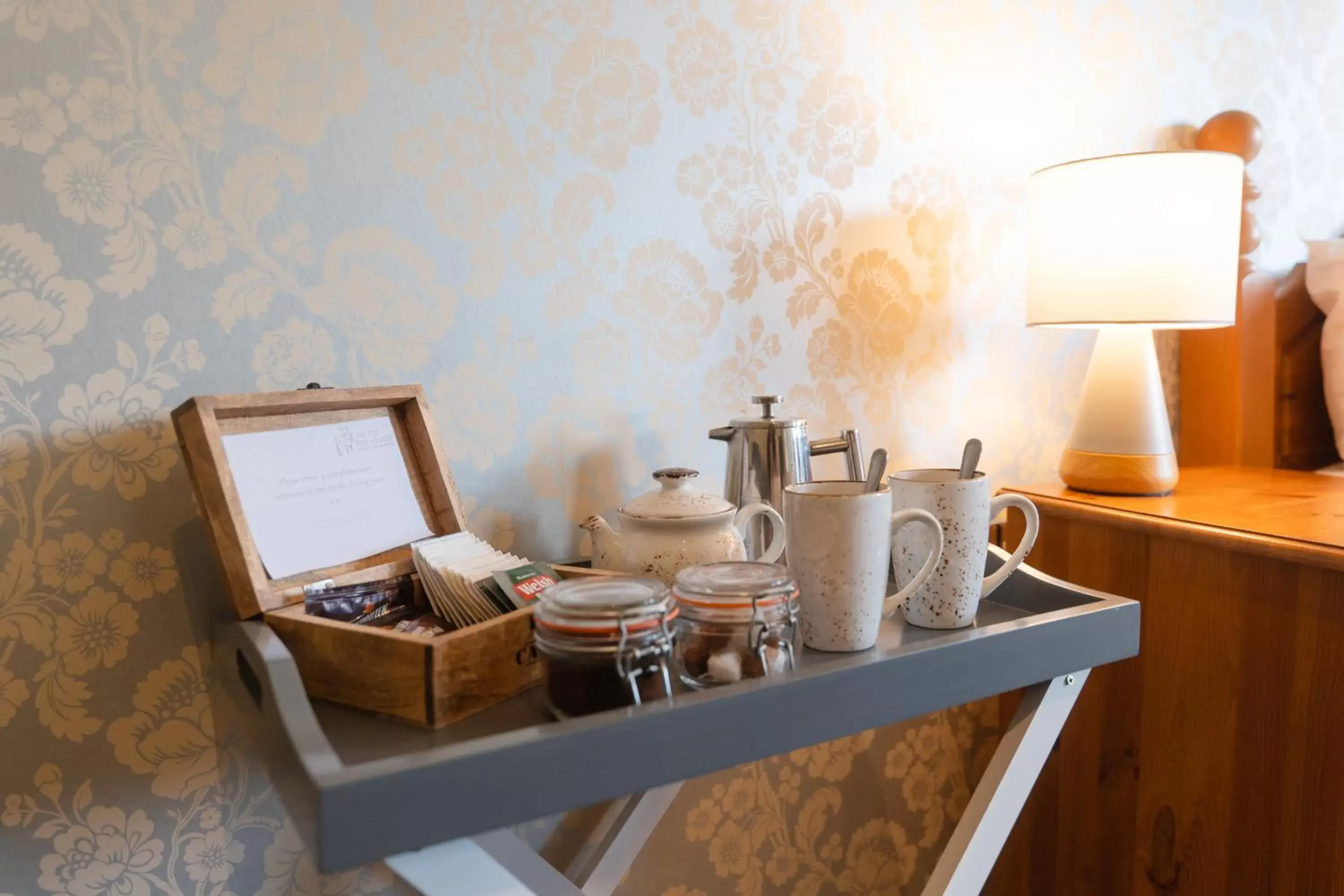 Coffee/tea facilities in Fox And Hounds Llancarfan