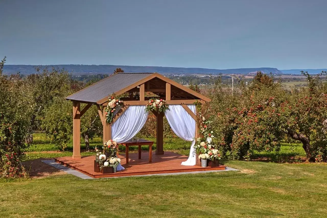 Natural landscape, Property Building in Old Orchard Inn