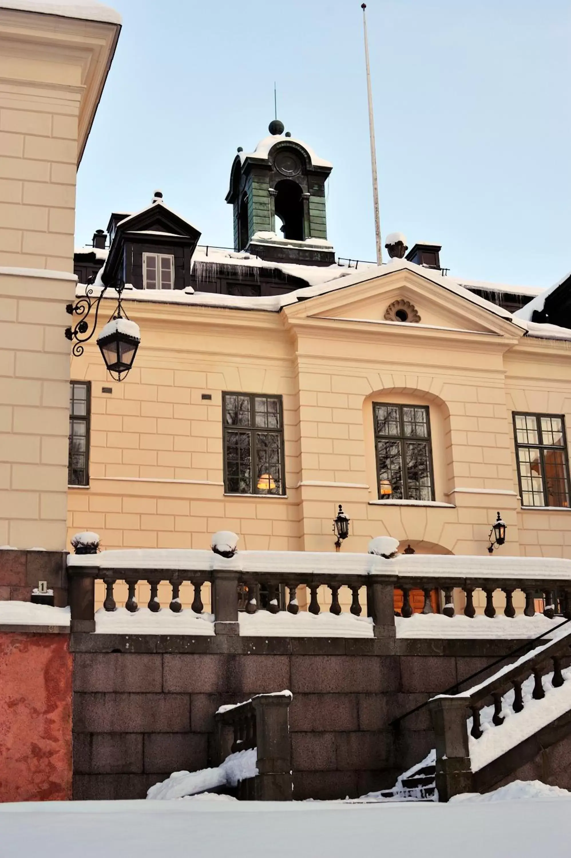 Facade/entrance, Property Building in Näsby Slott