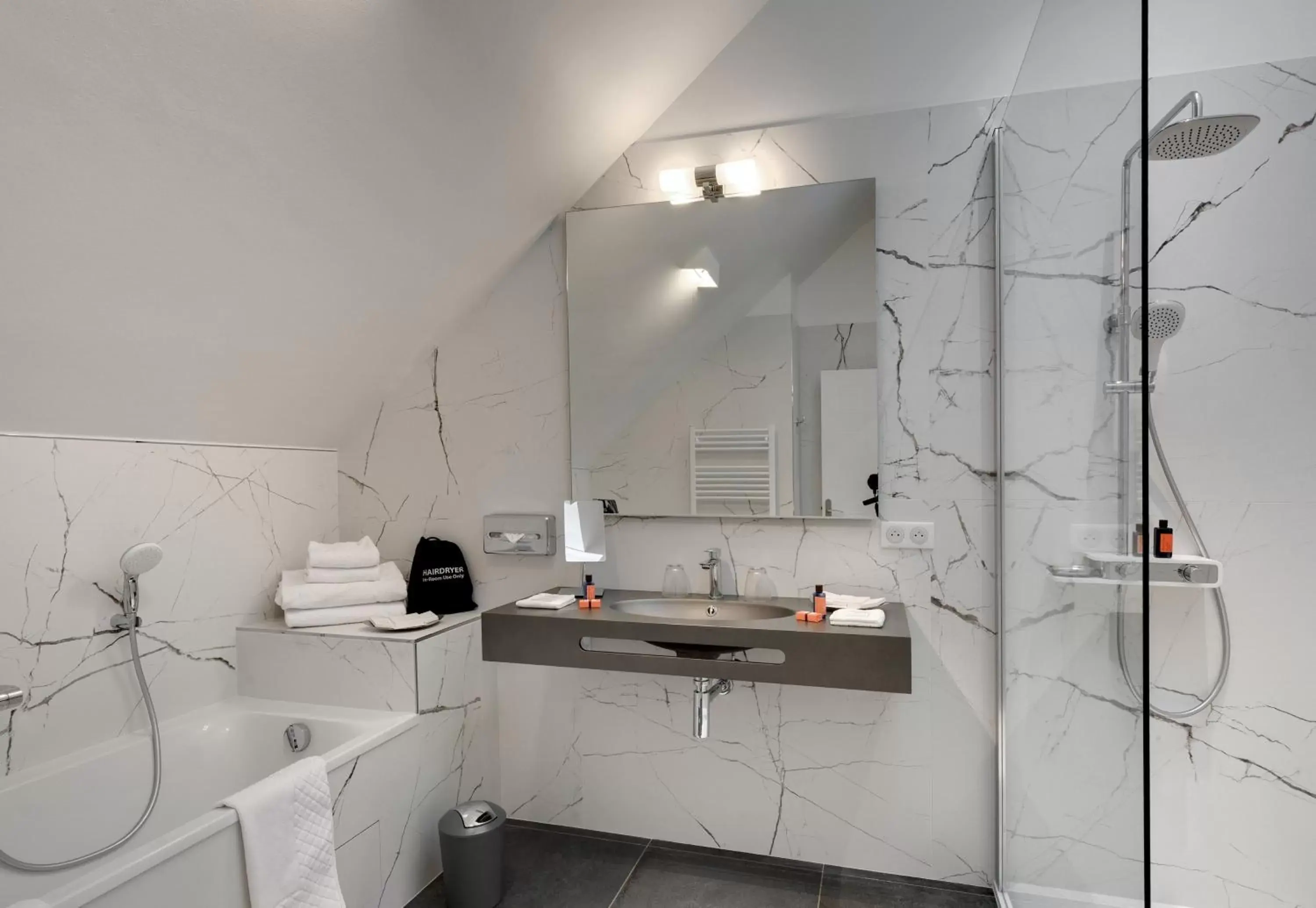 Bathroom in Le Manoir Les Minimes