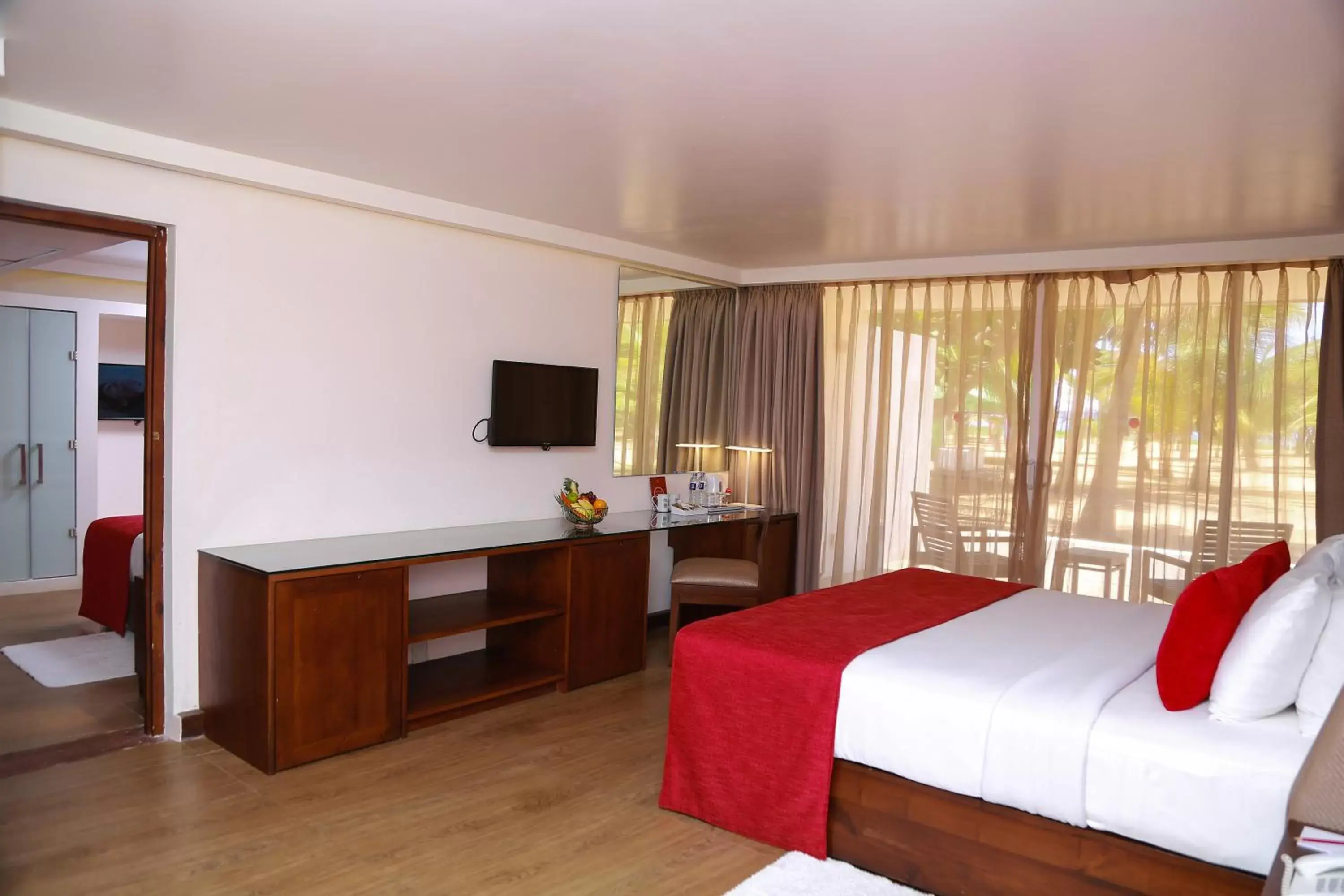 Photo of the whole room, Bed in Pegasus Reef Hotel