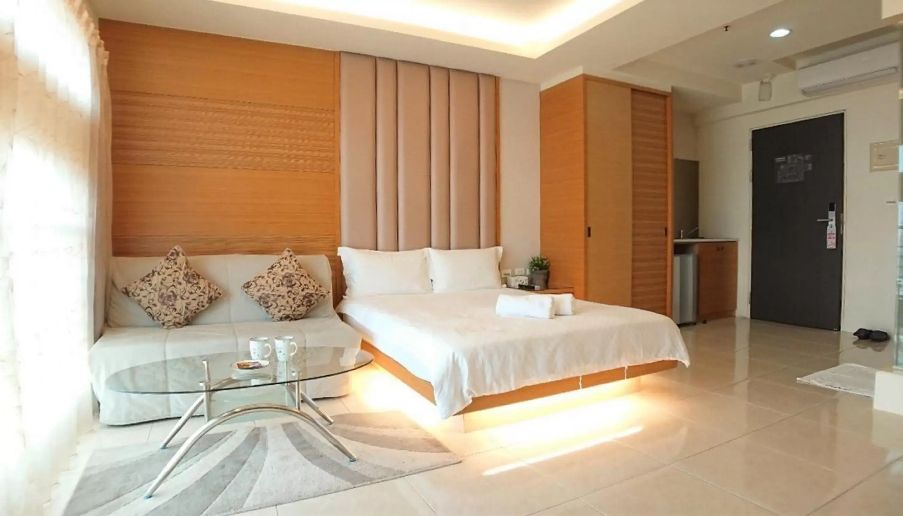 Photo of the whole room, Bed in LJ Hotel Photo of the whole room, Bed in LJ Hotel