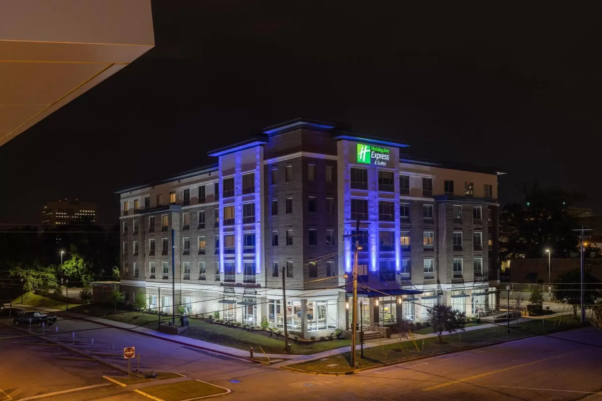 Property Building in Holiday Inn Express & Suites Columbia Downtown The Vista, an IHG Hotel