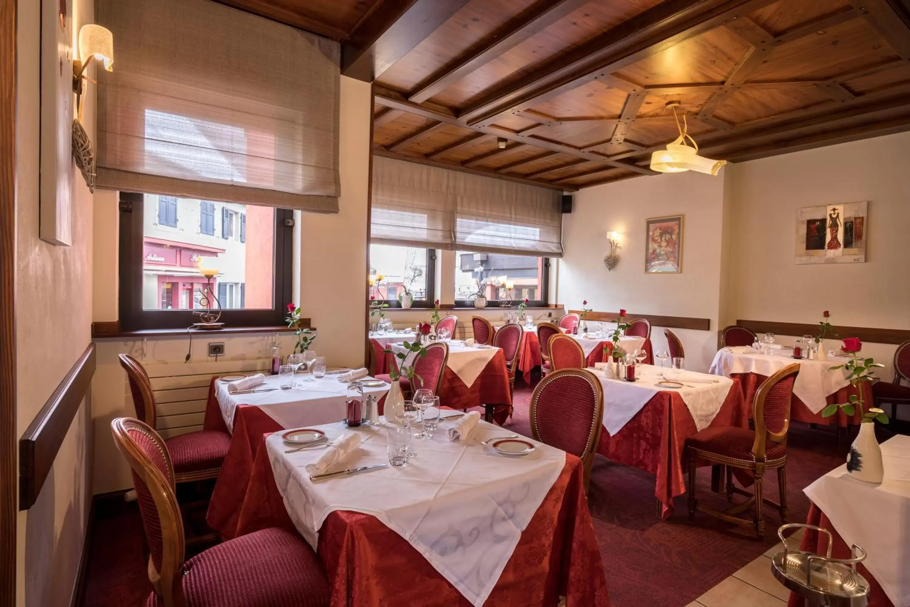 Restaurant/Places to Eat in Logis Hostellerie Motel Au Bois Le Sire