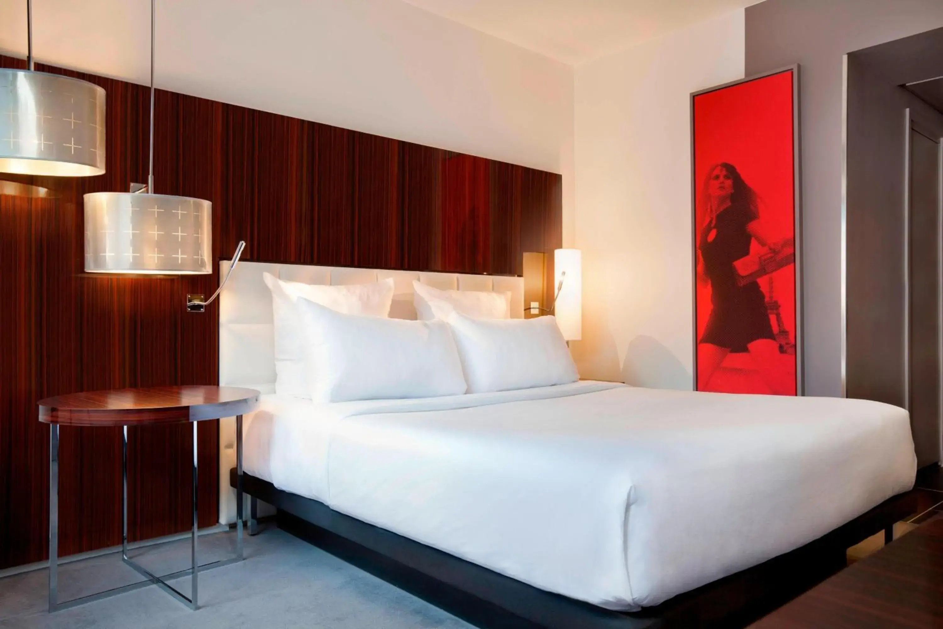 Photo of the whole room, Bed in Le Meridien Etoile