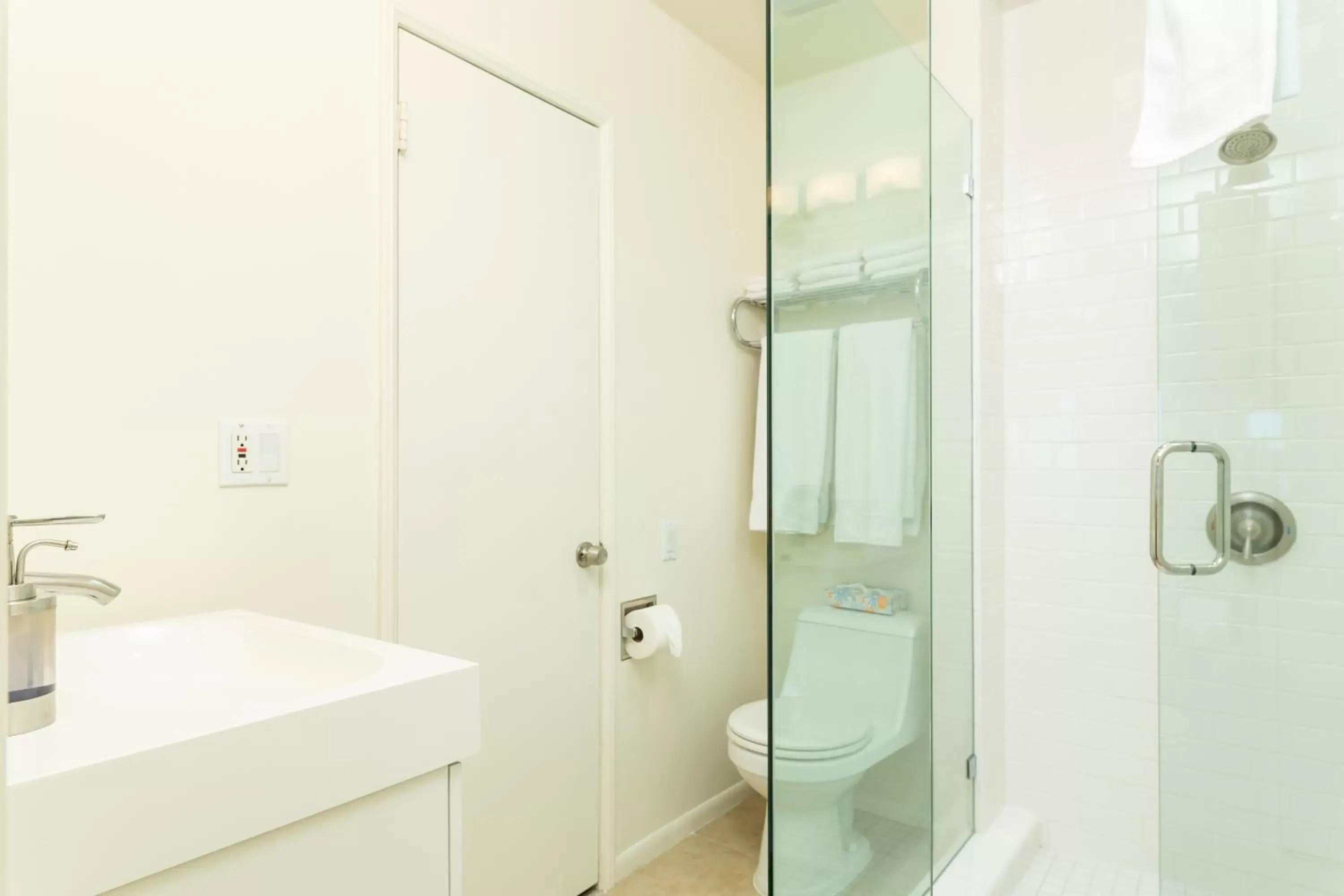 Bathroom in The Sea View Inn At The Beach