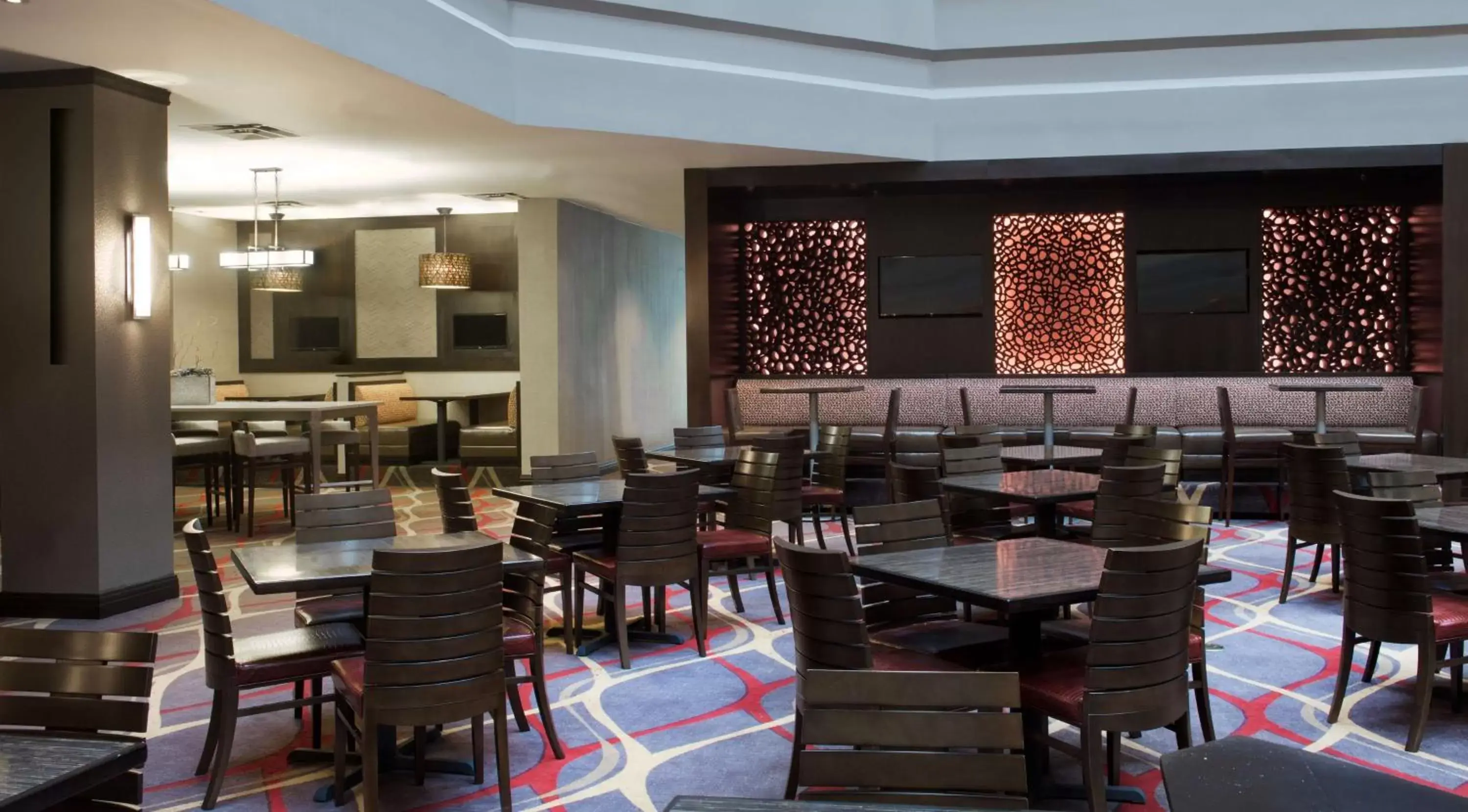Lobby or reception, Restaurant/Places to Eat in Embassy Suites by Hilton Dulles Airport