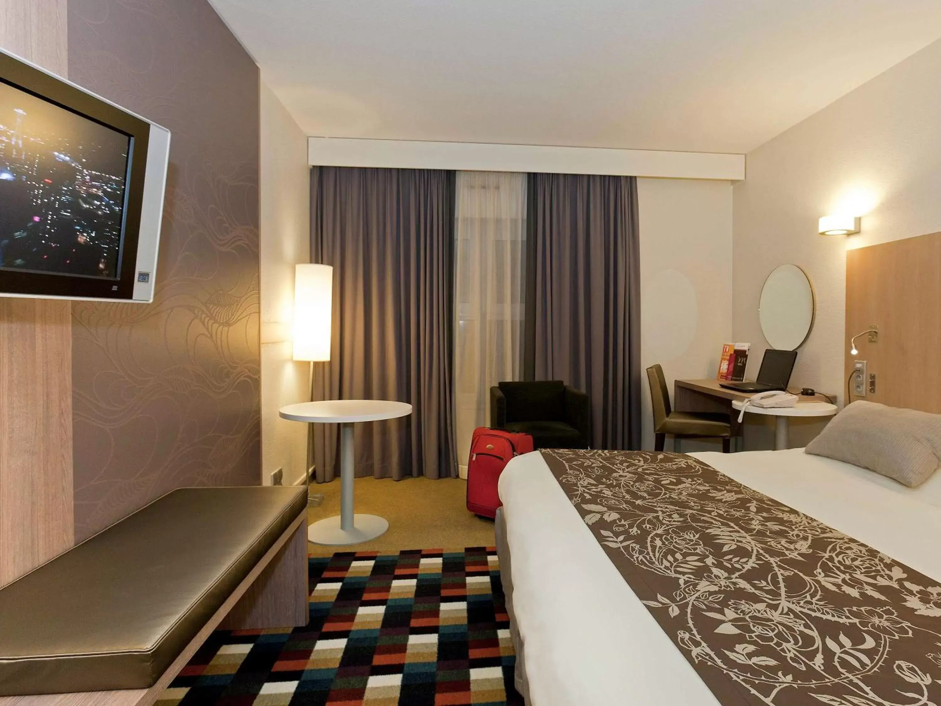 Photo of the whole room, Bed in Hotel Mercure Grenoble Centre Président