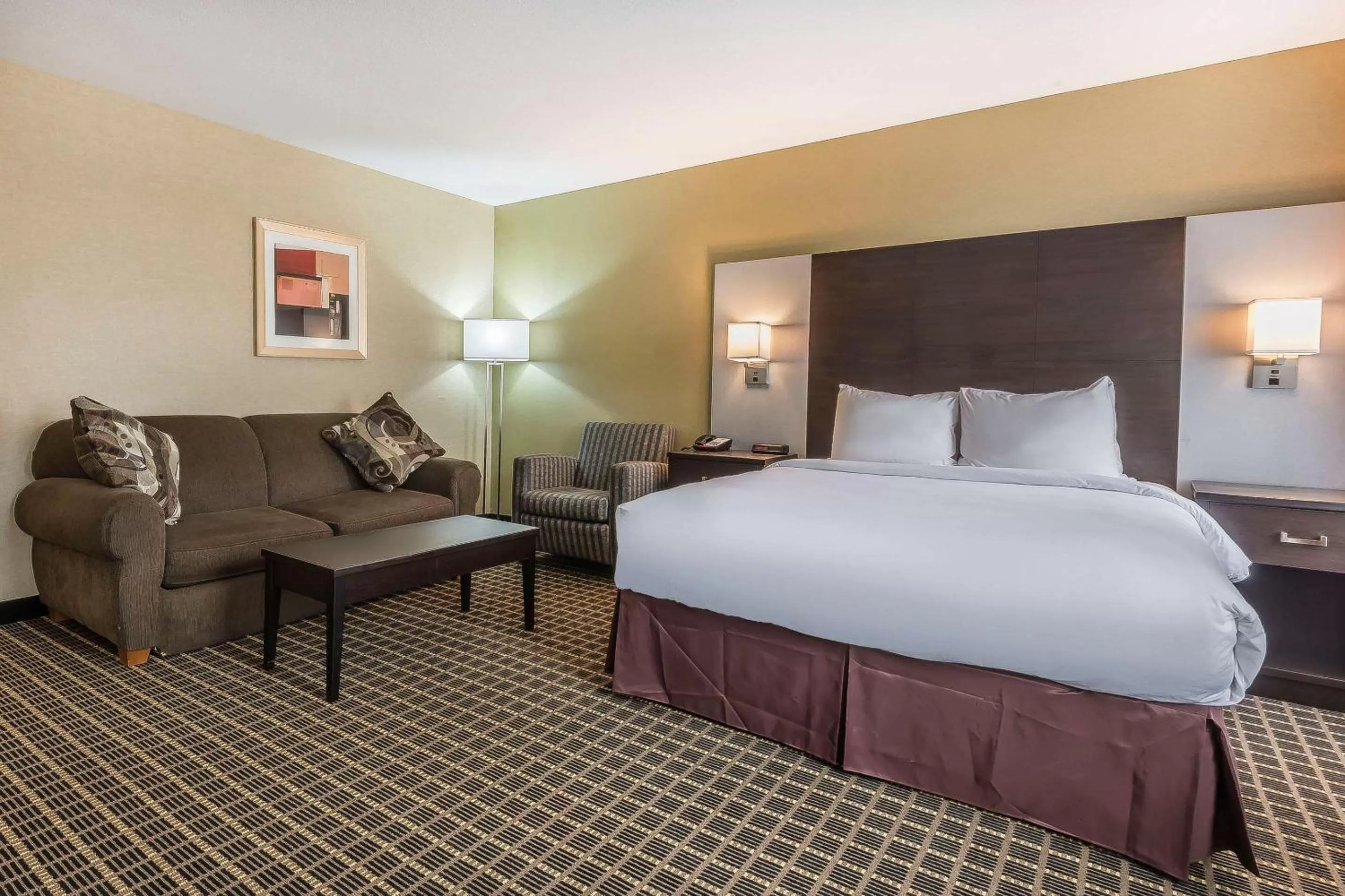 Photo of the whole room, Bed in Quality Inn & Suites Windsor - Downtown