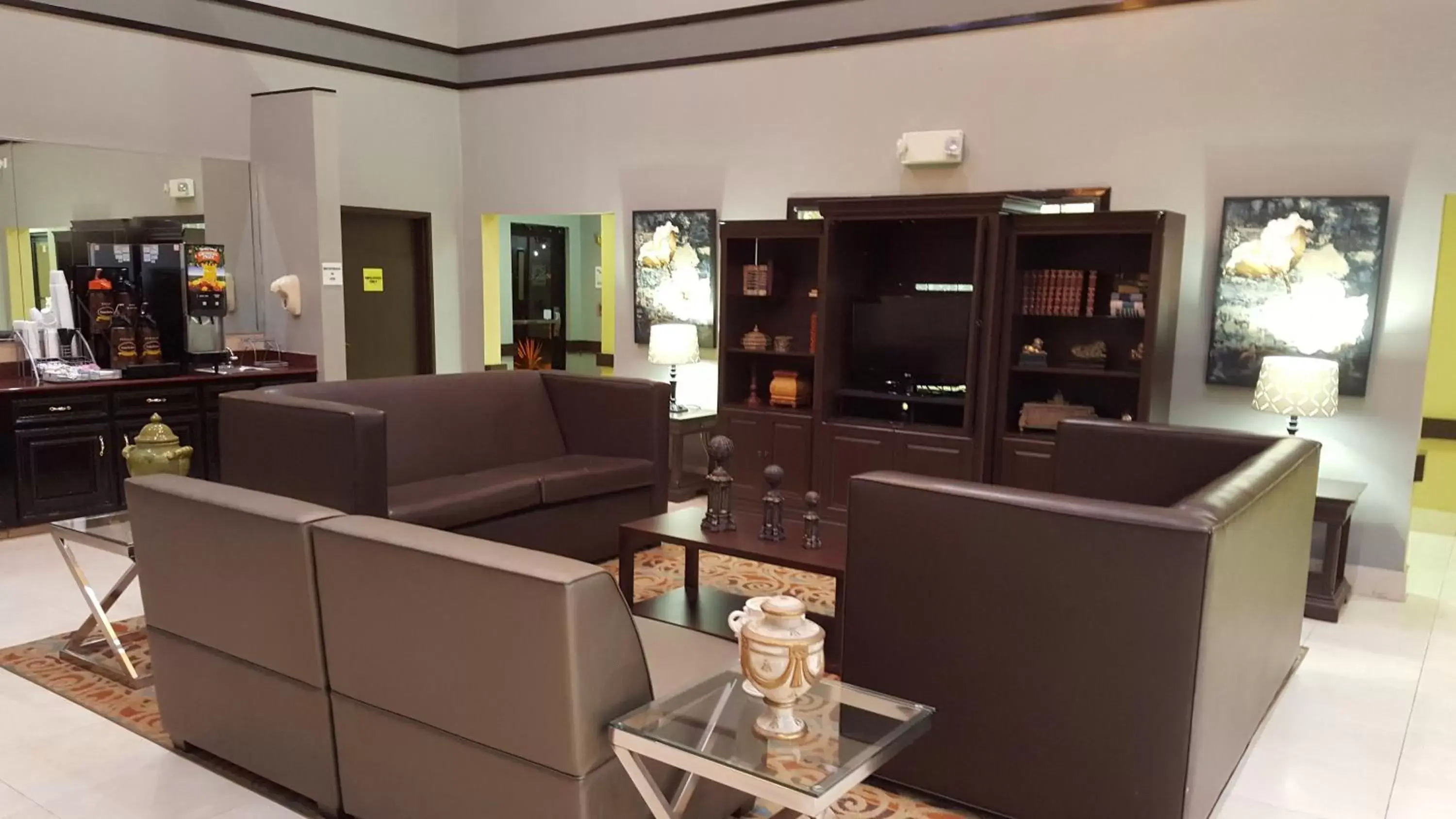 Lobby or reception, Lounge/Bar in Super 8 by Wyndham Port Arthur/Nederland Area