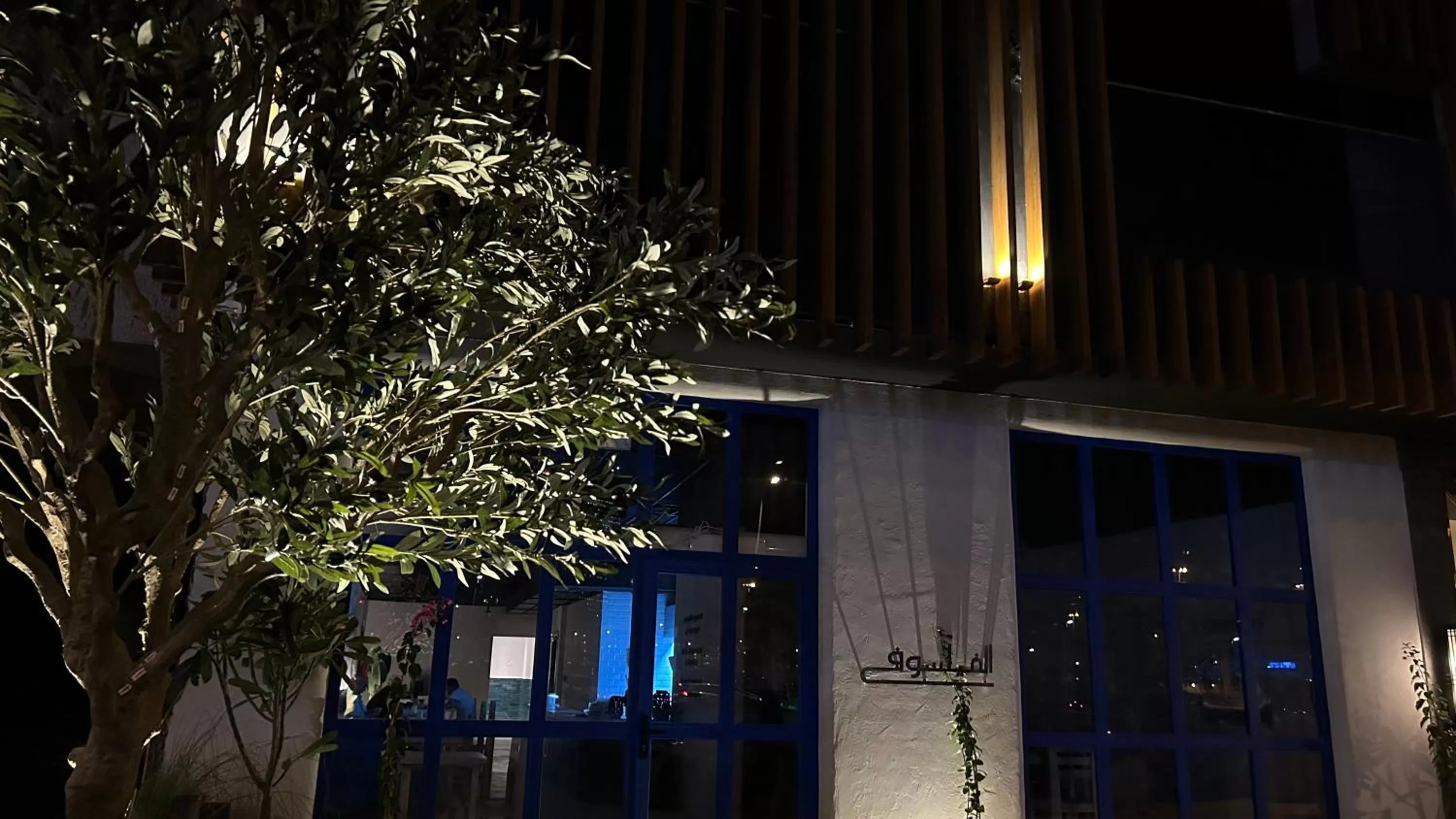 Restaurant/places to eat in Tajreed Suites