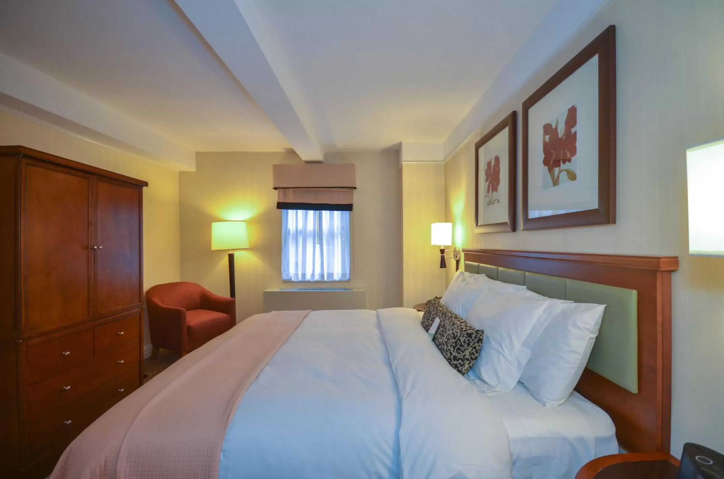 Bedroom, Bed in San Carlos Hotel New York