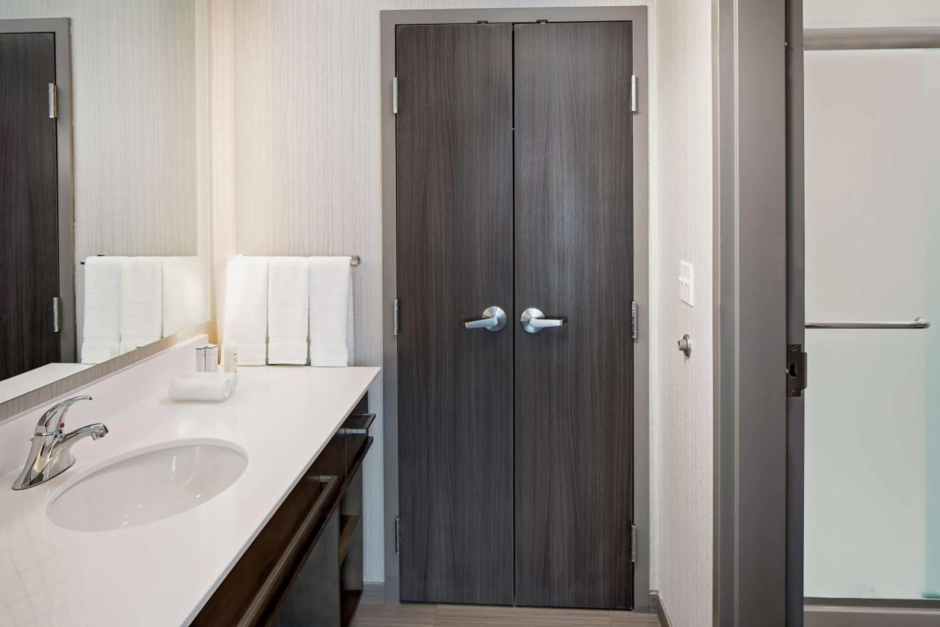 Photo of the whole room in Homewood Suites By Hilton Ronkonkoma