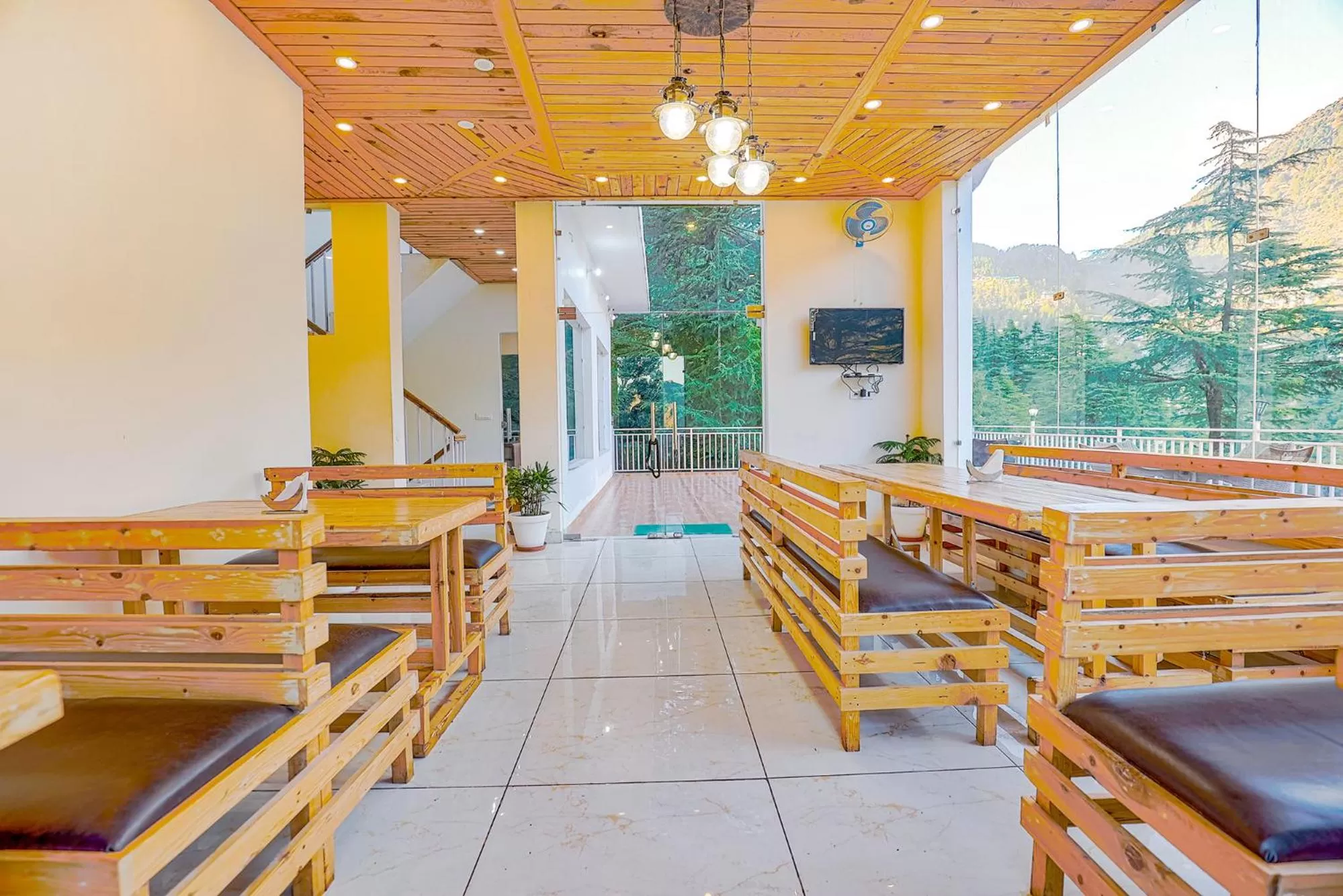 Restaurant/Places to Eat in FabHotel Green Origins