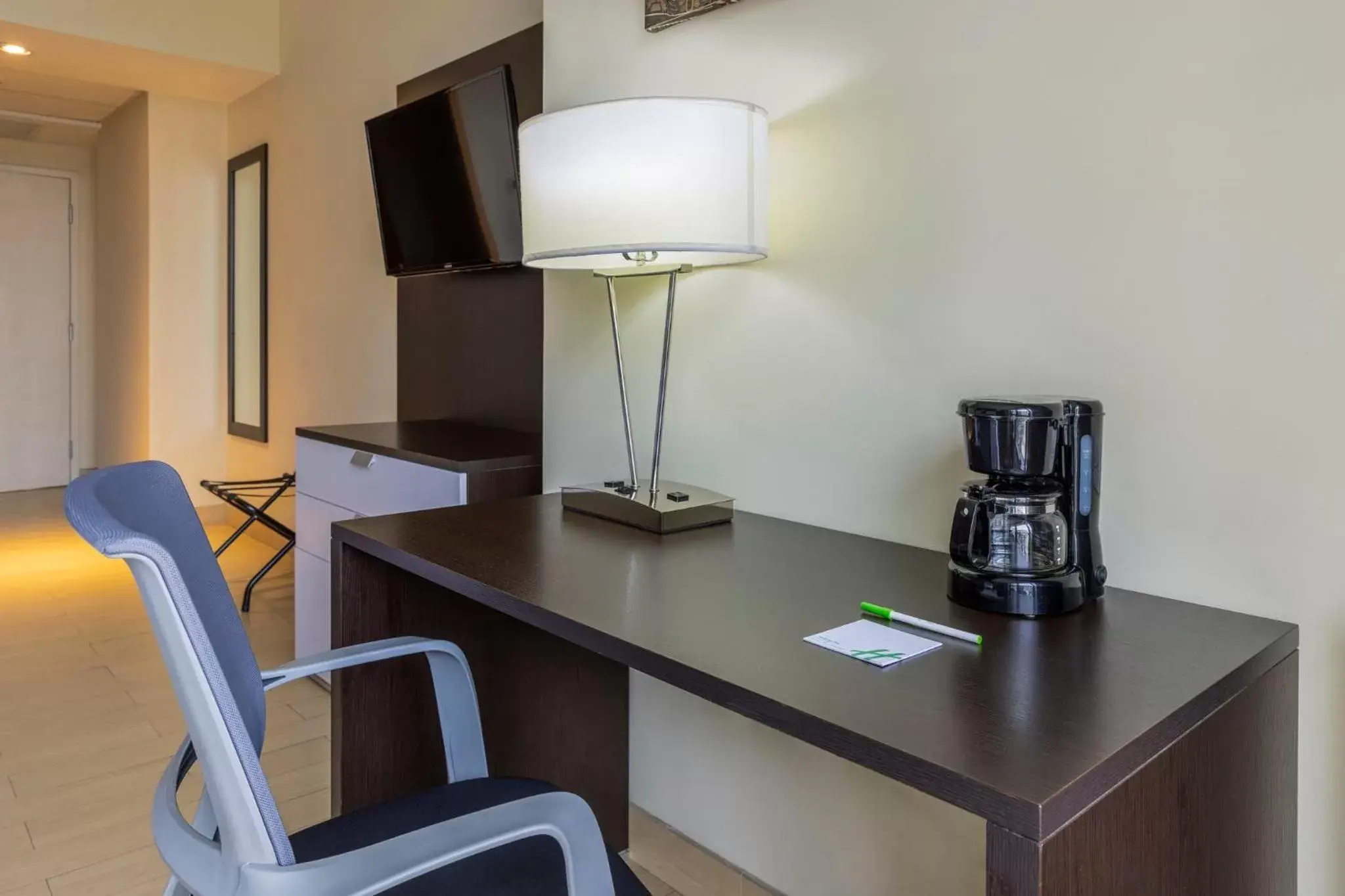 Bedroom in Holiday Inn Panama Distrito Financiero by IHG Bedroom in Holiday Inn Panama Distrito Financiero by IHG