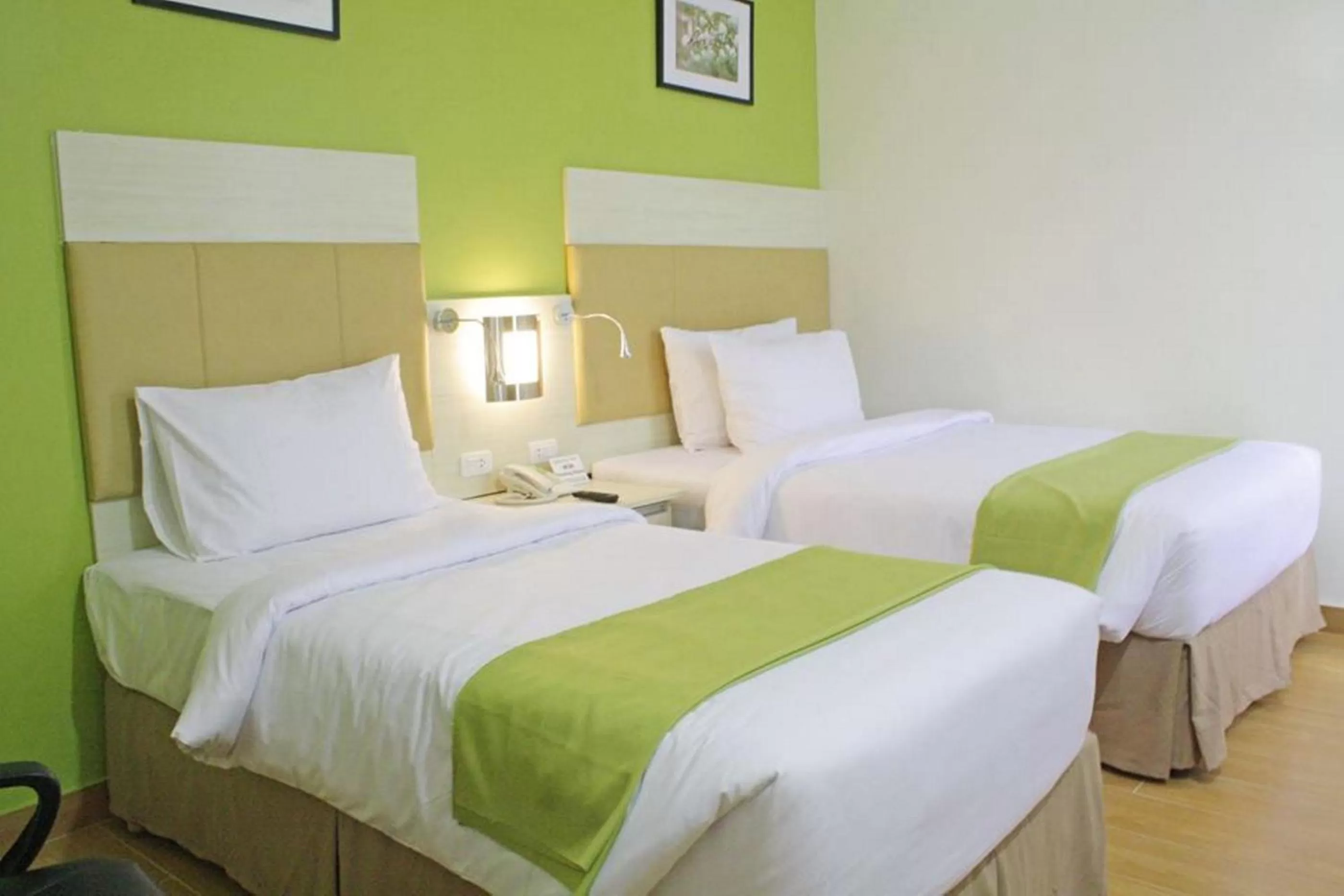 Bedroom, Bed in Hamersons Hotel Cebu