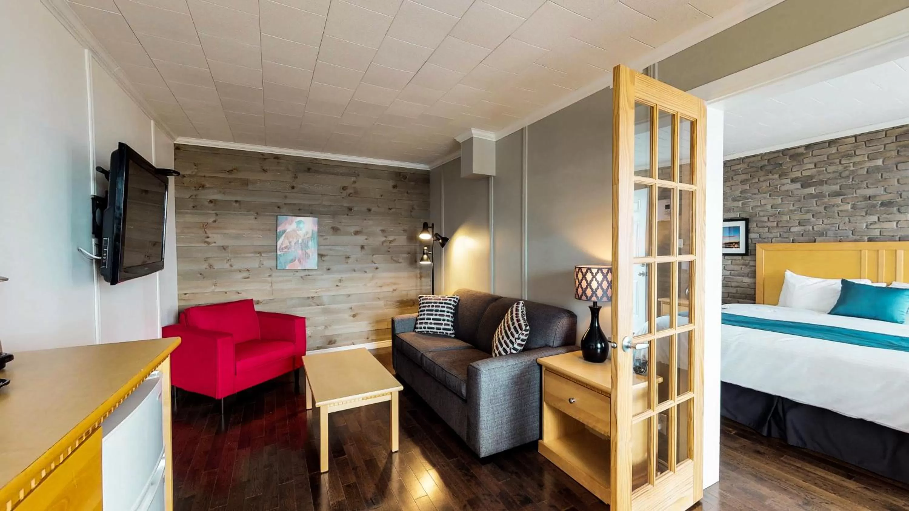 Staff, Seating Area in Hostellerie Baie Bleue