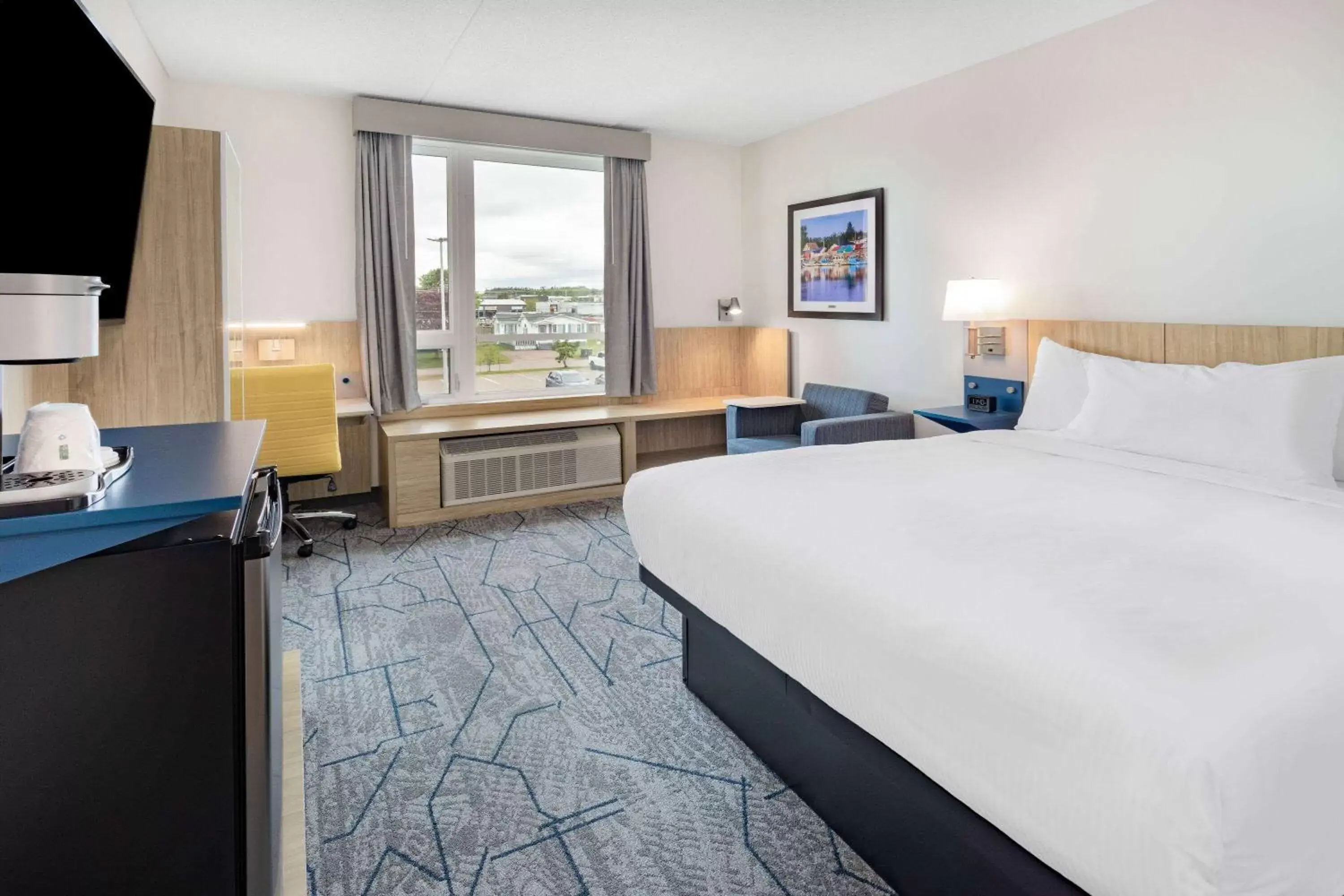 Photo of the whole room, Bed in Microtel Inn & Suites by Wyndham Summerside