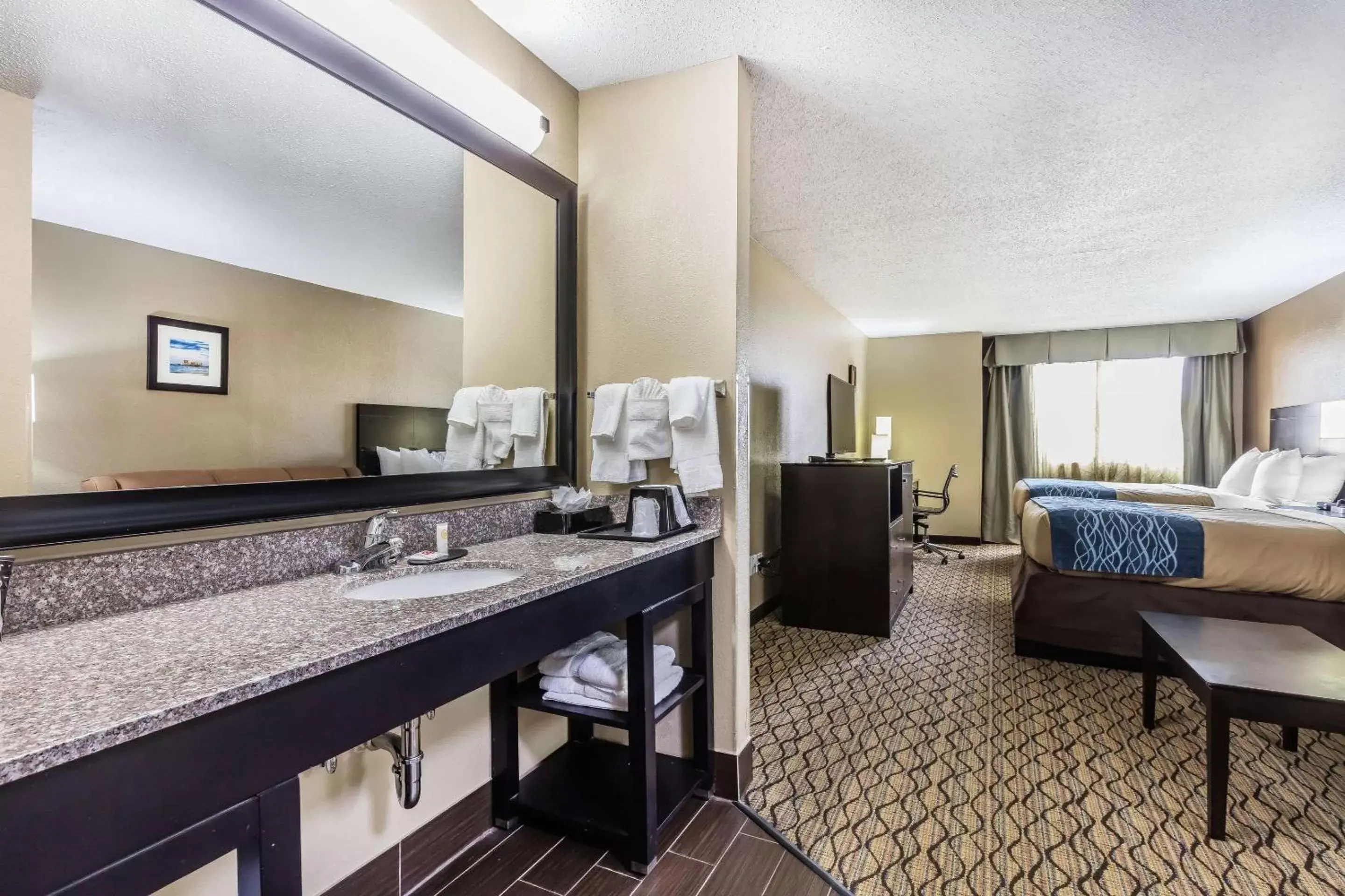 Photo of the whole room, Bathroom in Comfort Inn & Suites Crystal Inn Sportsplex Gulfport