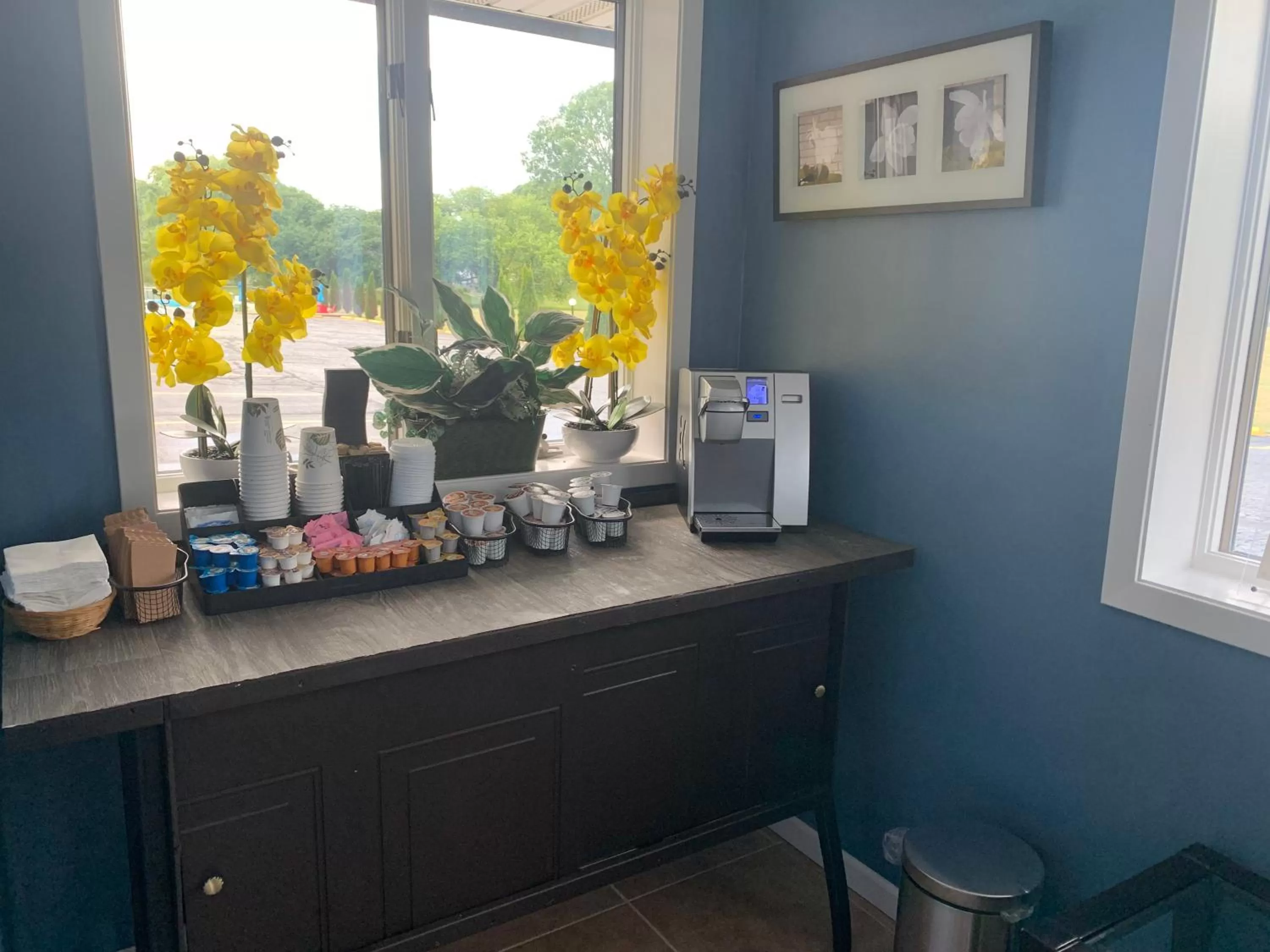 Coffee/tea facilities in Geneva Wells Inn