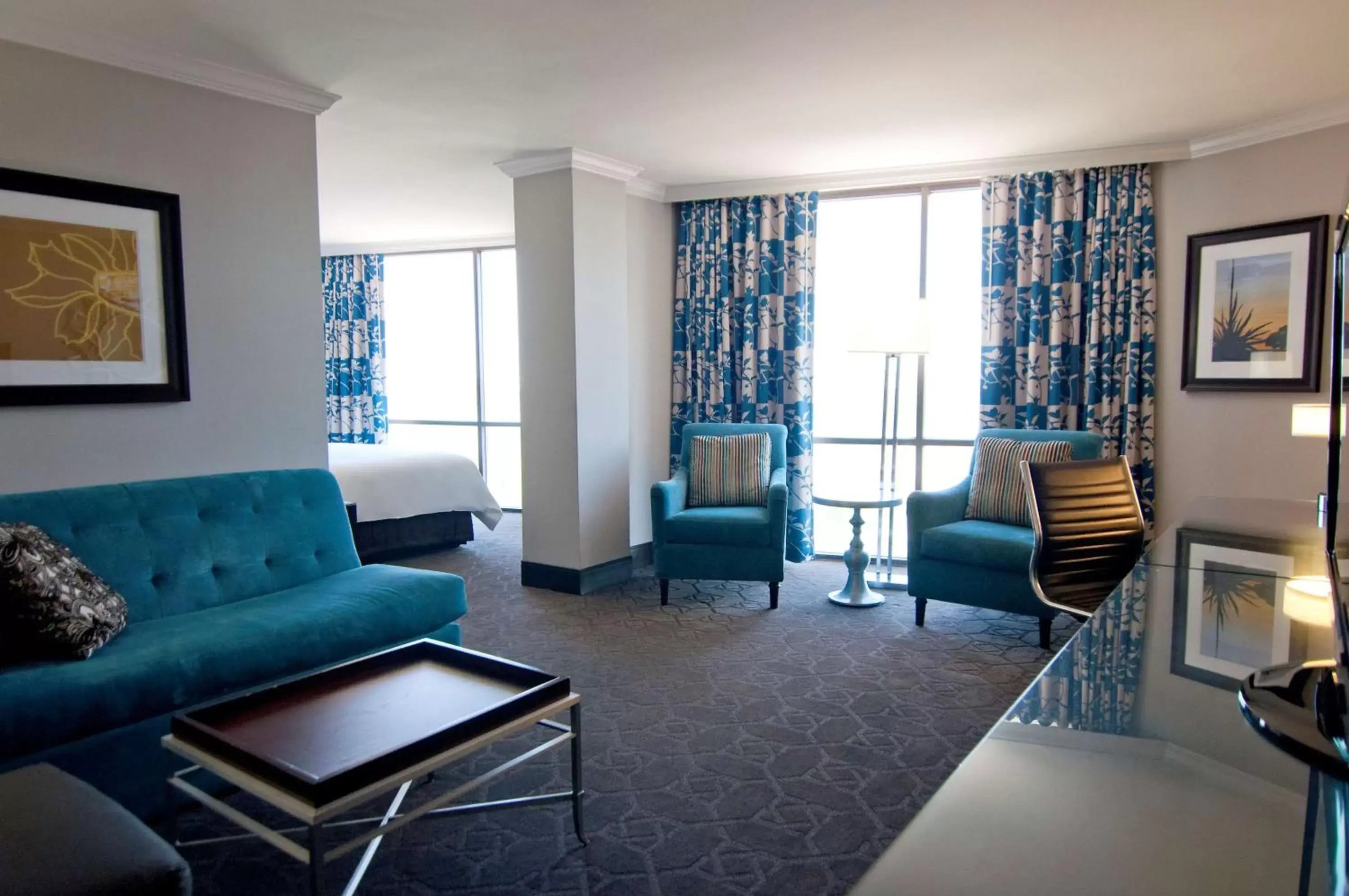 Bedroom, Seating Area in Hilton Arlington