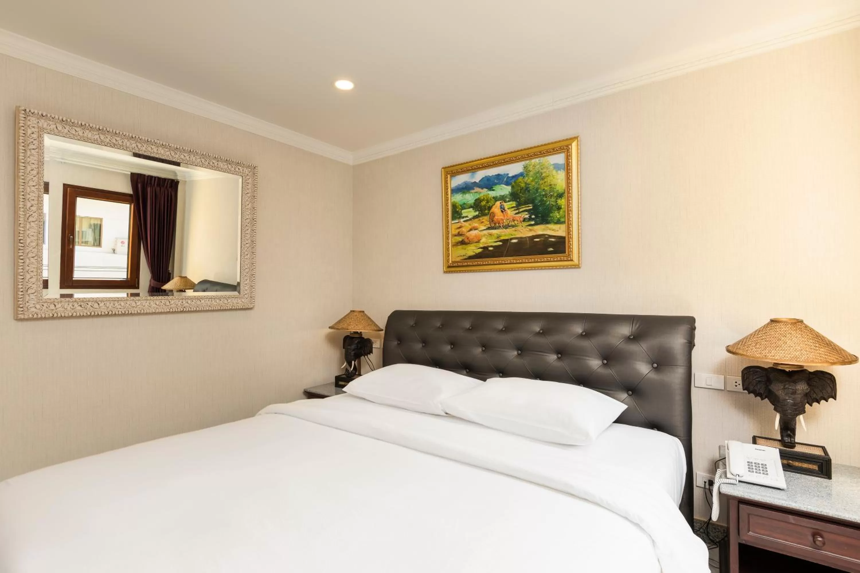 Bedroom, Bed in The Ambiance Hotel