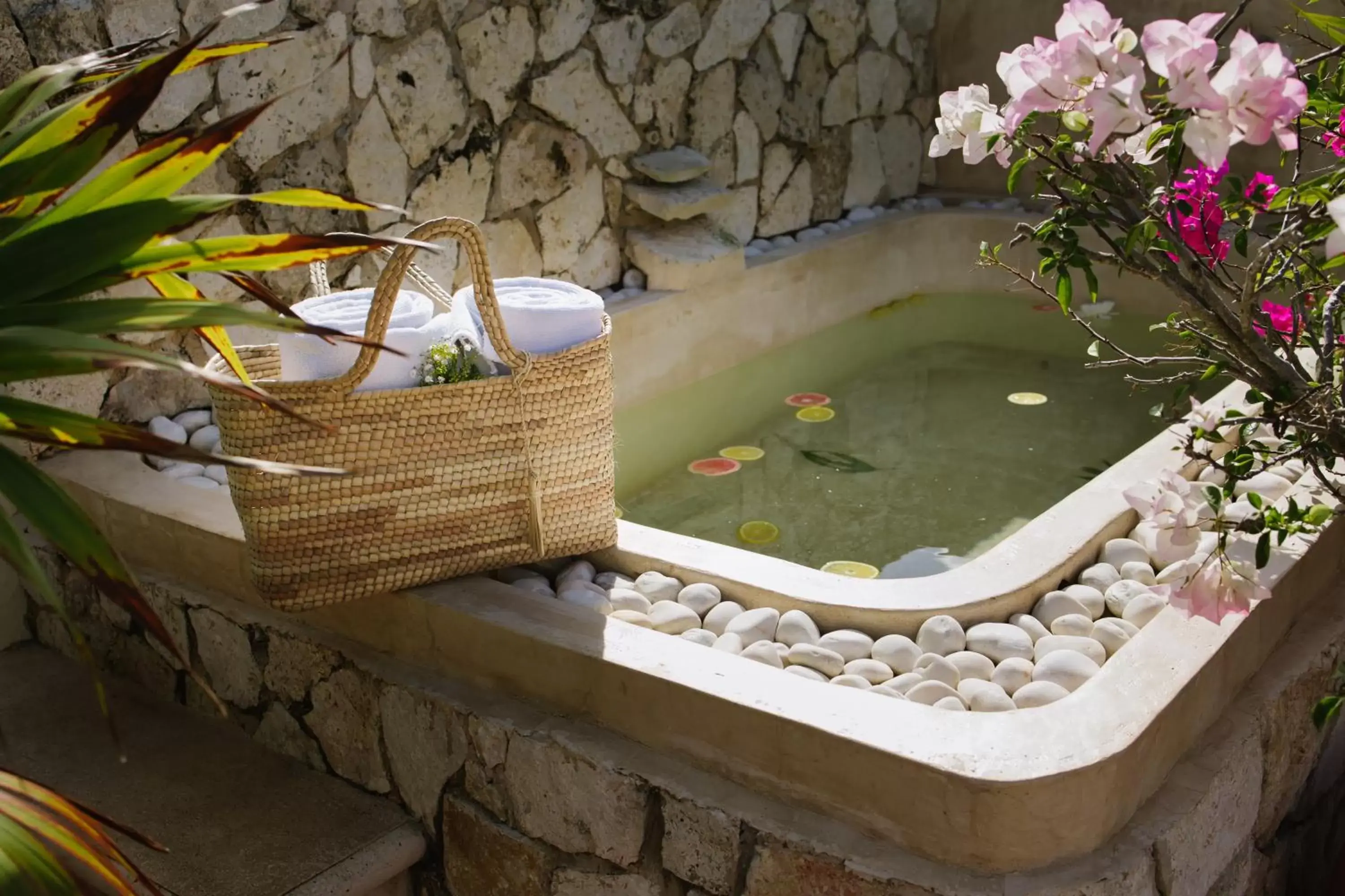 Hot Tub in Le Muuch Hotel Boutique