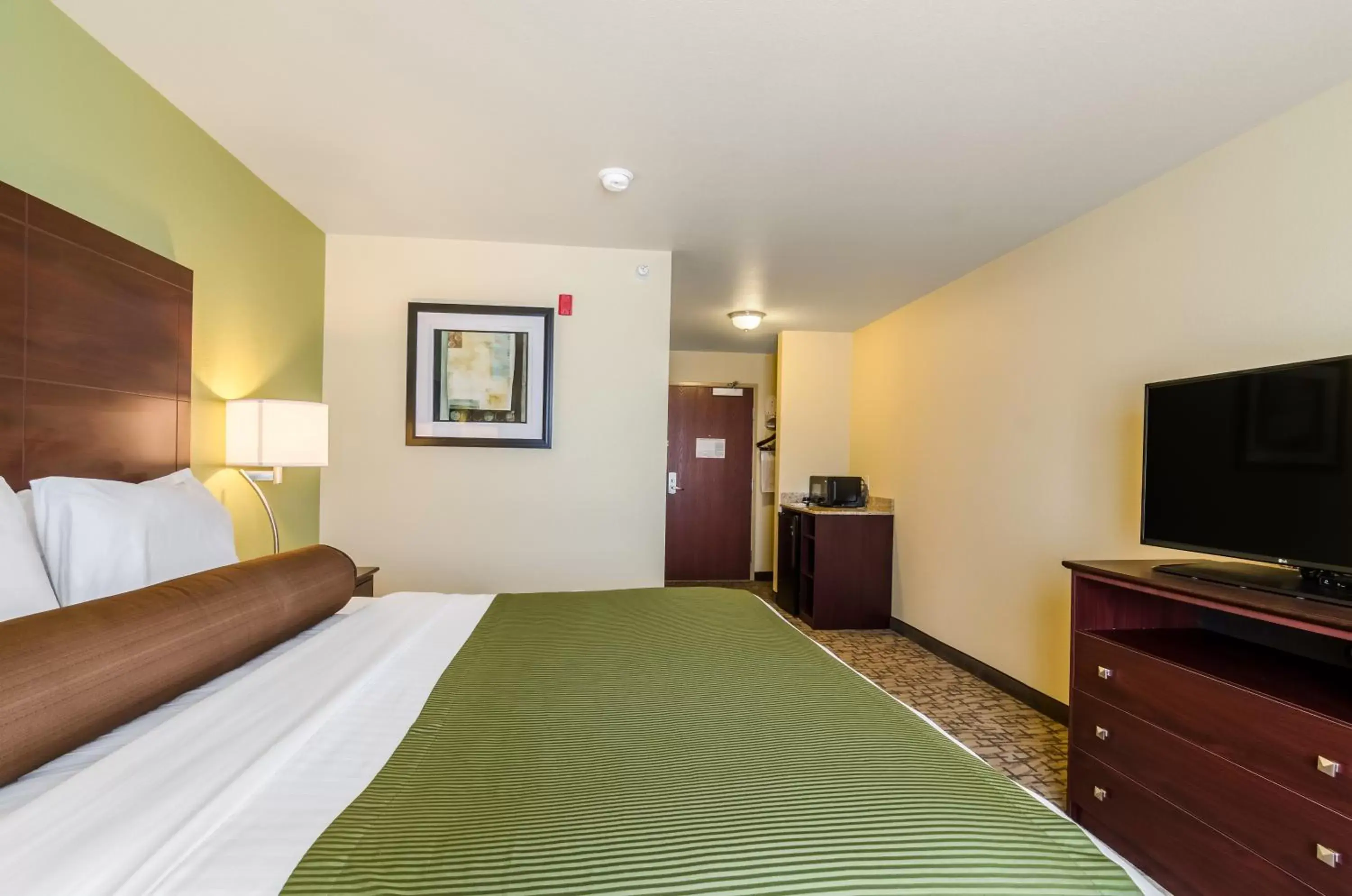 Bed in Cobblestone Hotel & Suites - Torrington