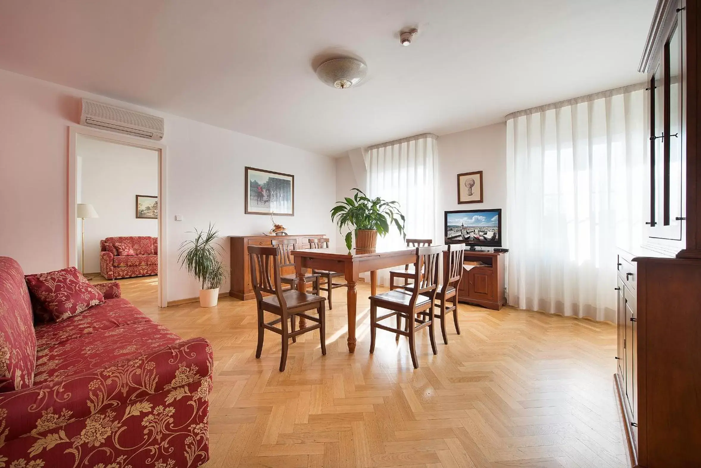 Photo of the whole room, Dining Area in Hotel Suite Home Prague