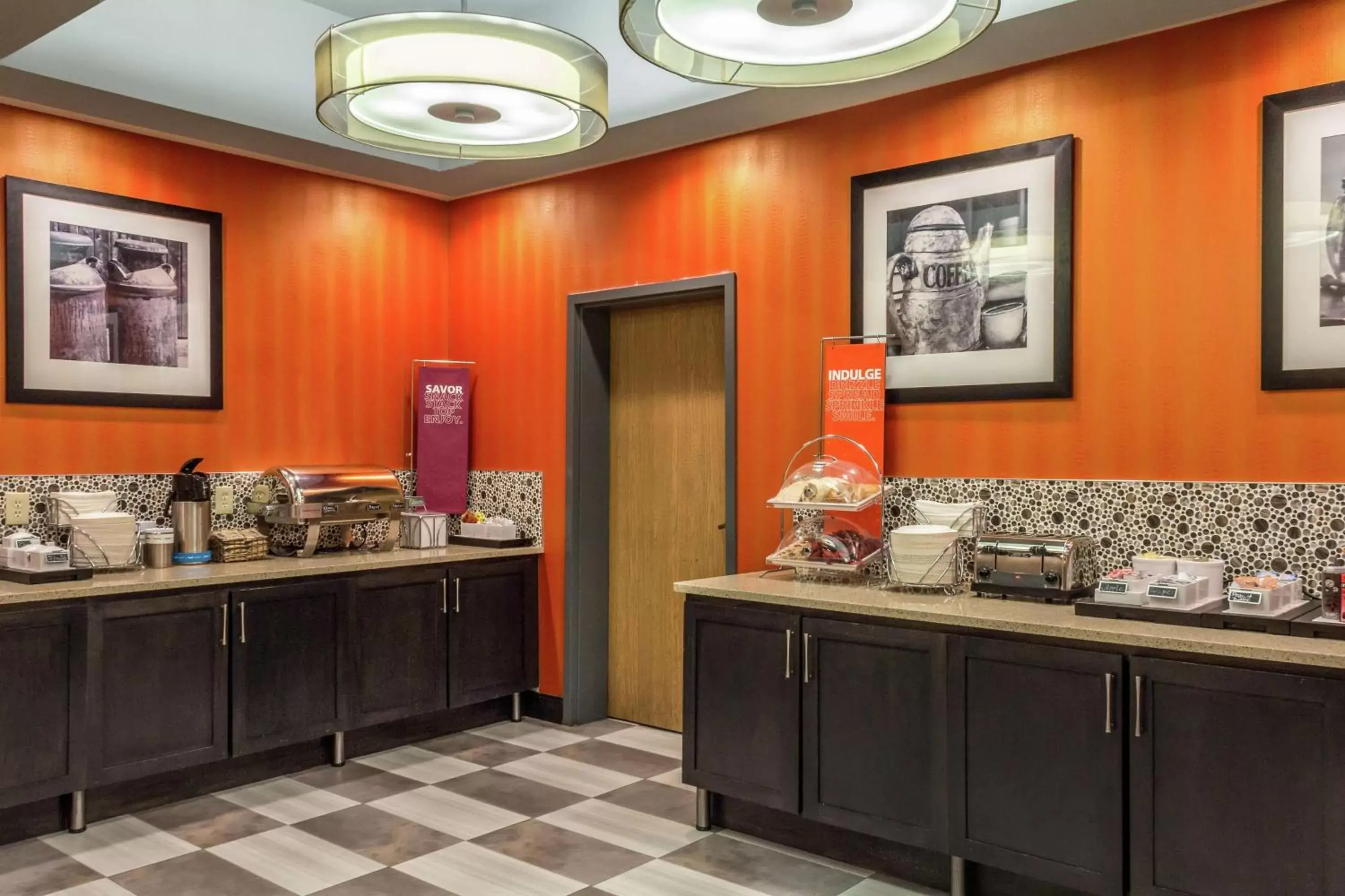 Dining area, Restaurant/Places to Eat in Hampton Inn Clinton