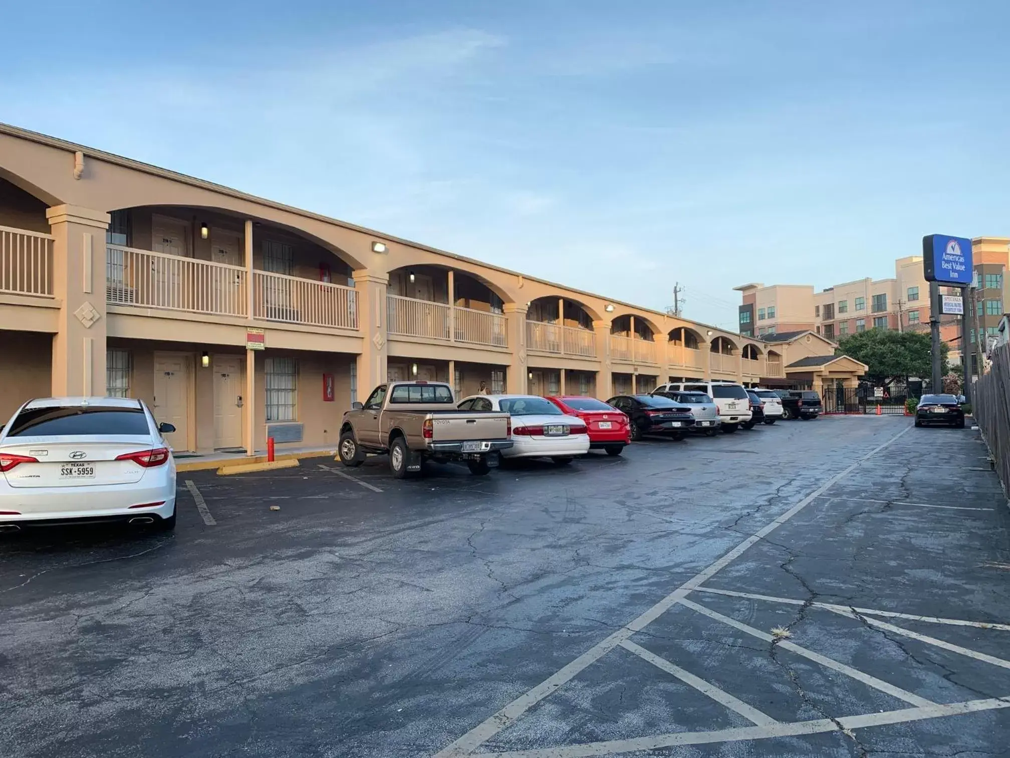 Parking, Property Building in Americas Best Value Inn-Near NRG Park/Medical Center