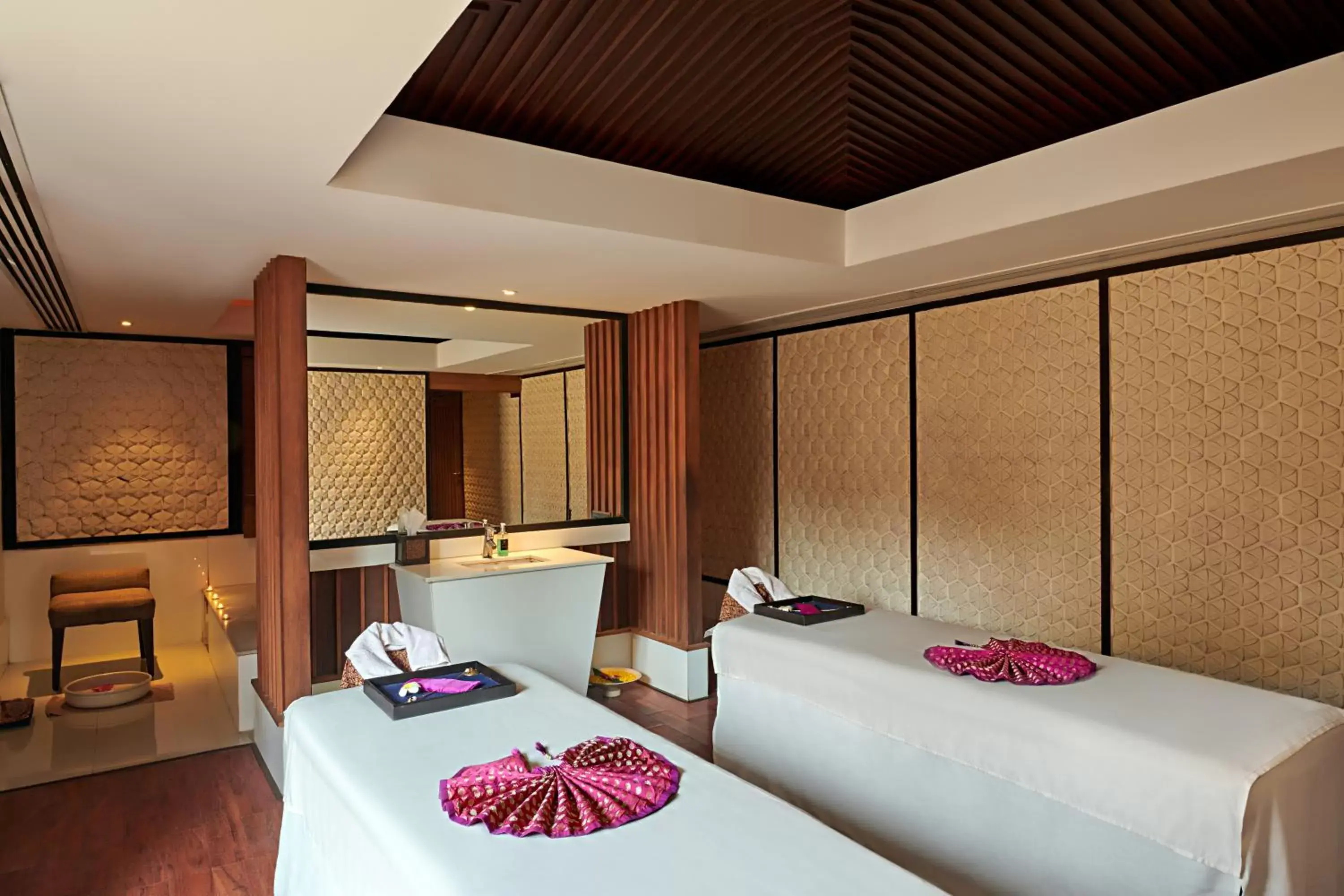 Spa and wellness centre/facilities, Bed in Radisson Blu Resort & Spa Alibaug