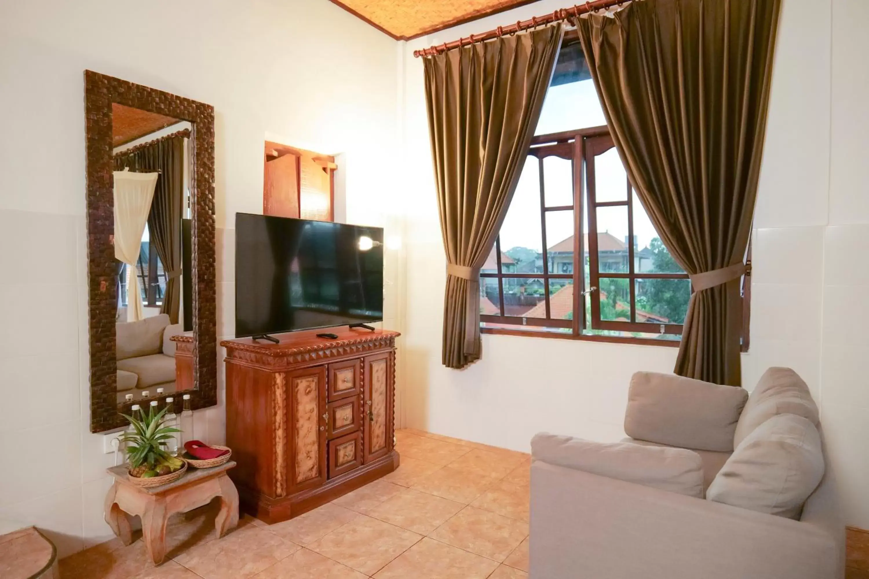 TV and multimedia, TV/Entertainment Center in Gayatri