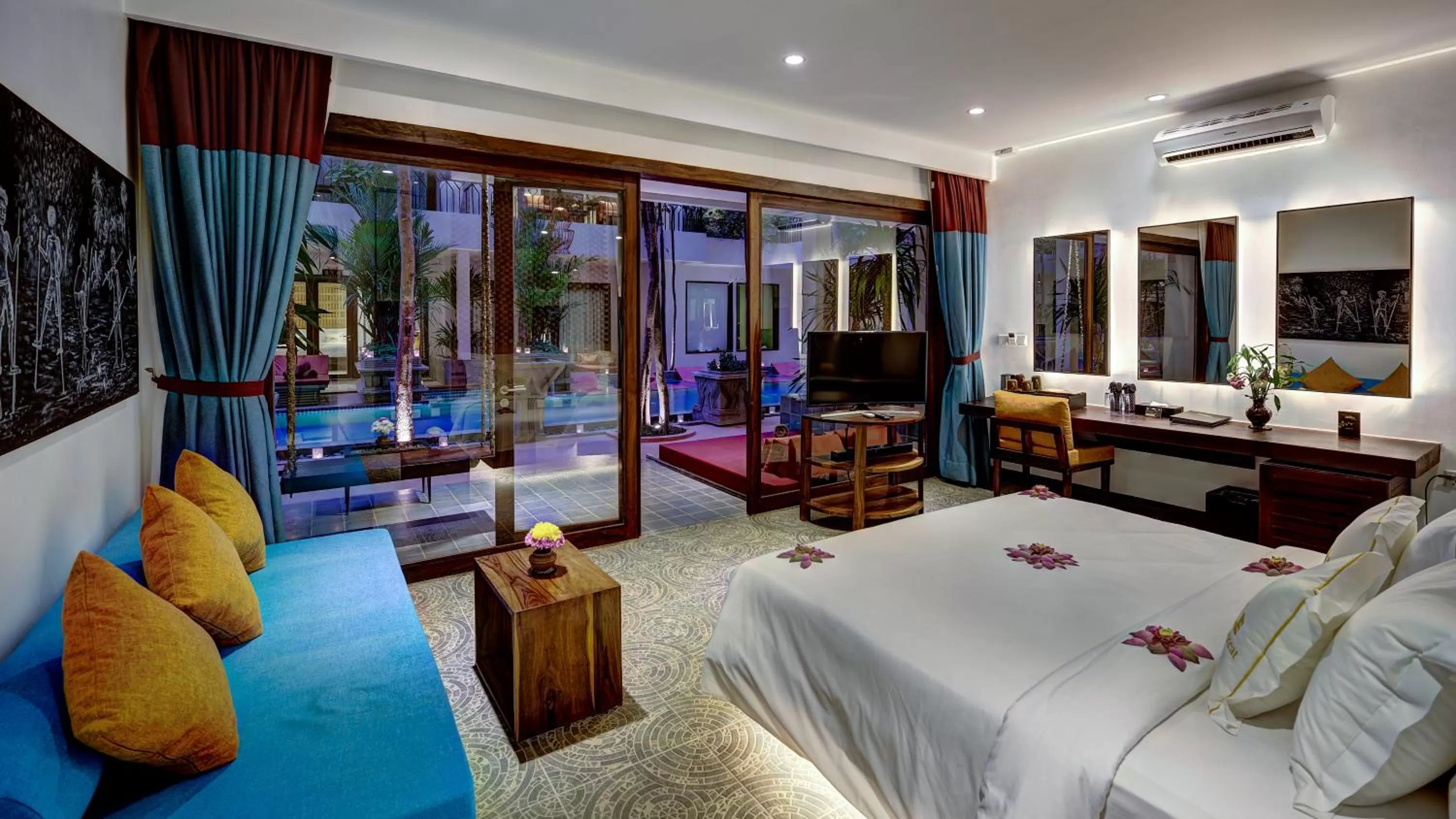 Photo of the whole room, Bed in Golden Temple Retreat