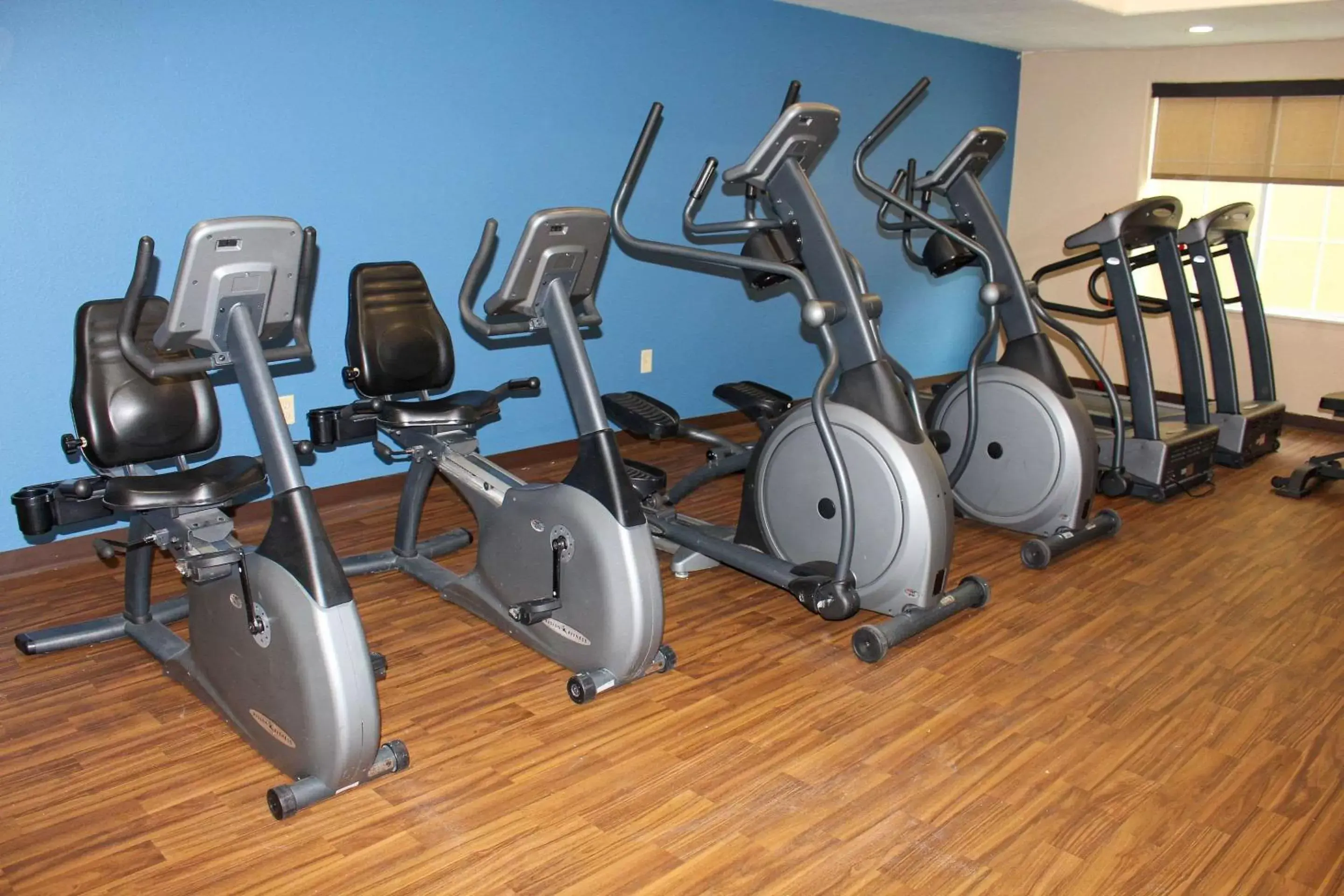 Fitness centre/facilities, Fitness Center/Facilities in Comfort Inn & Suites Near Six Flags & Medical Center
