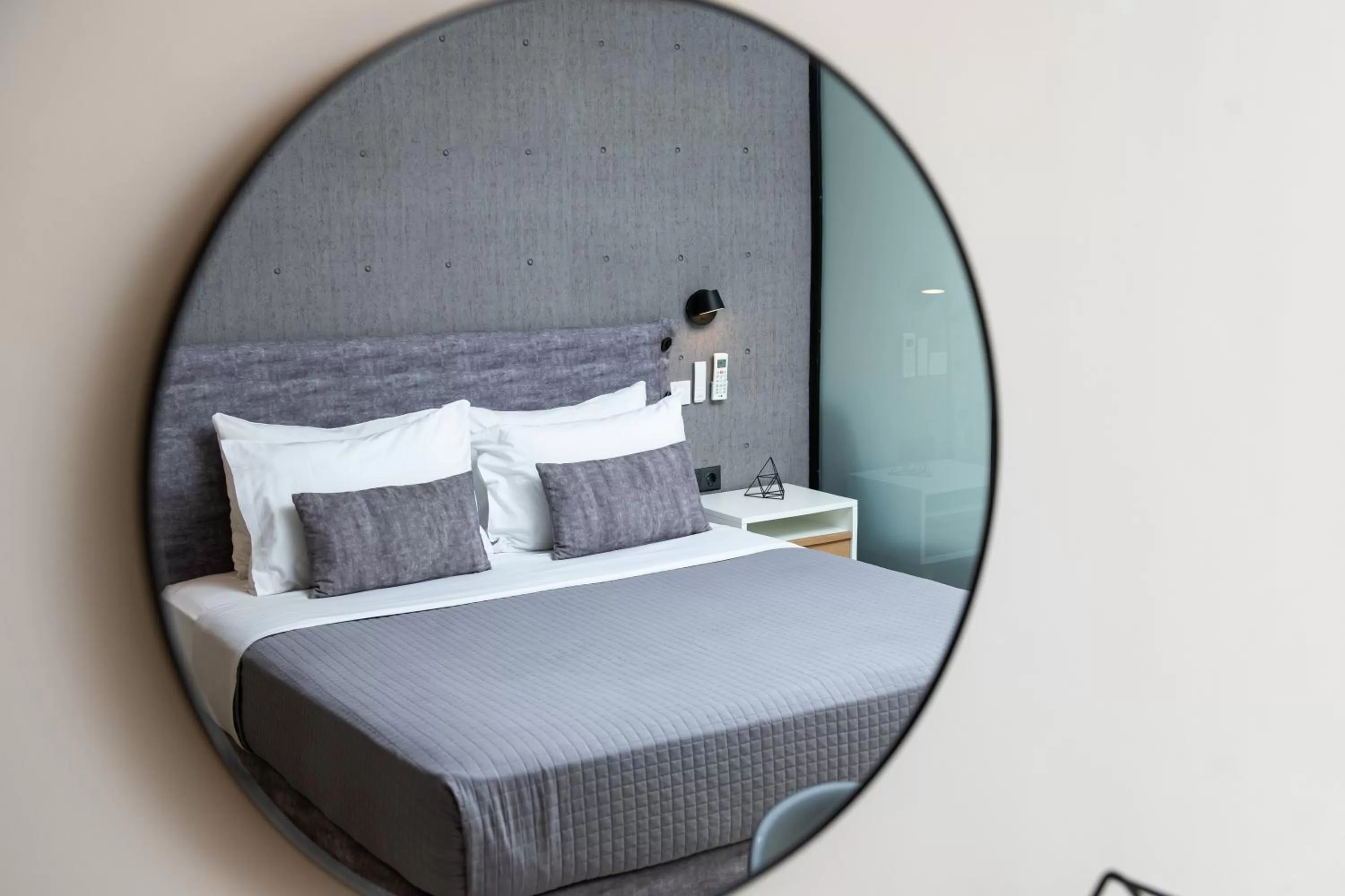 Photo of the whole room, Bed in Enattica Suites