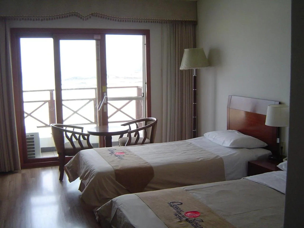 Property building, Bed in Ocean Grand Hotel