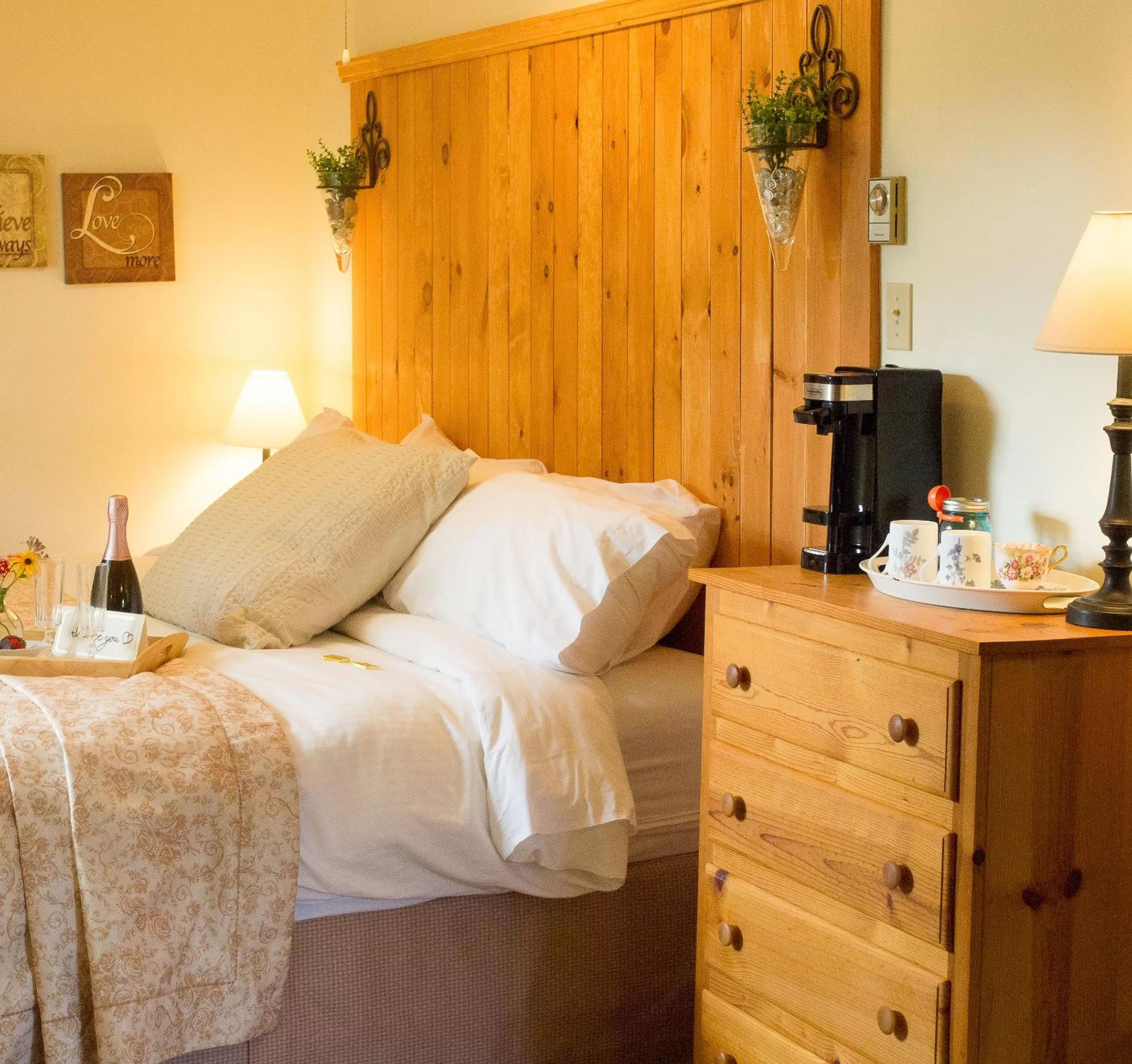 Bed in Farmhouse Inn B&B